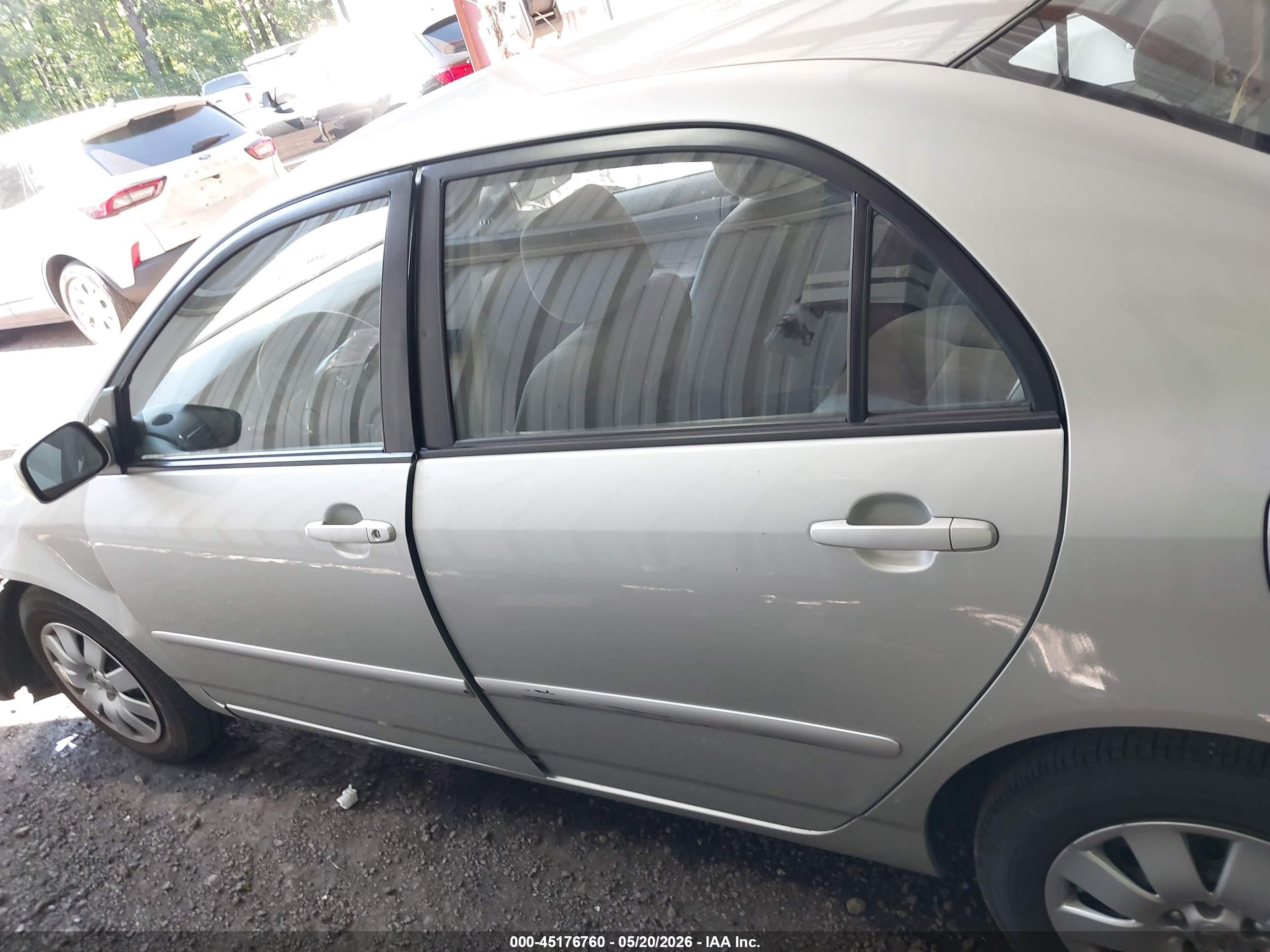 2004 Toyota Corolla Le Gray vin: JTDBR32E342035389