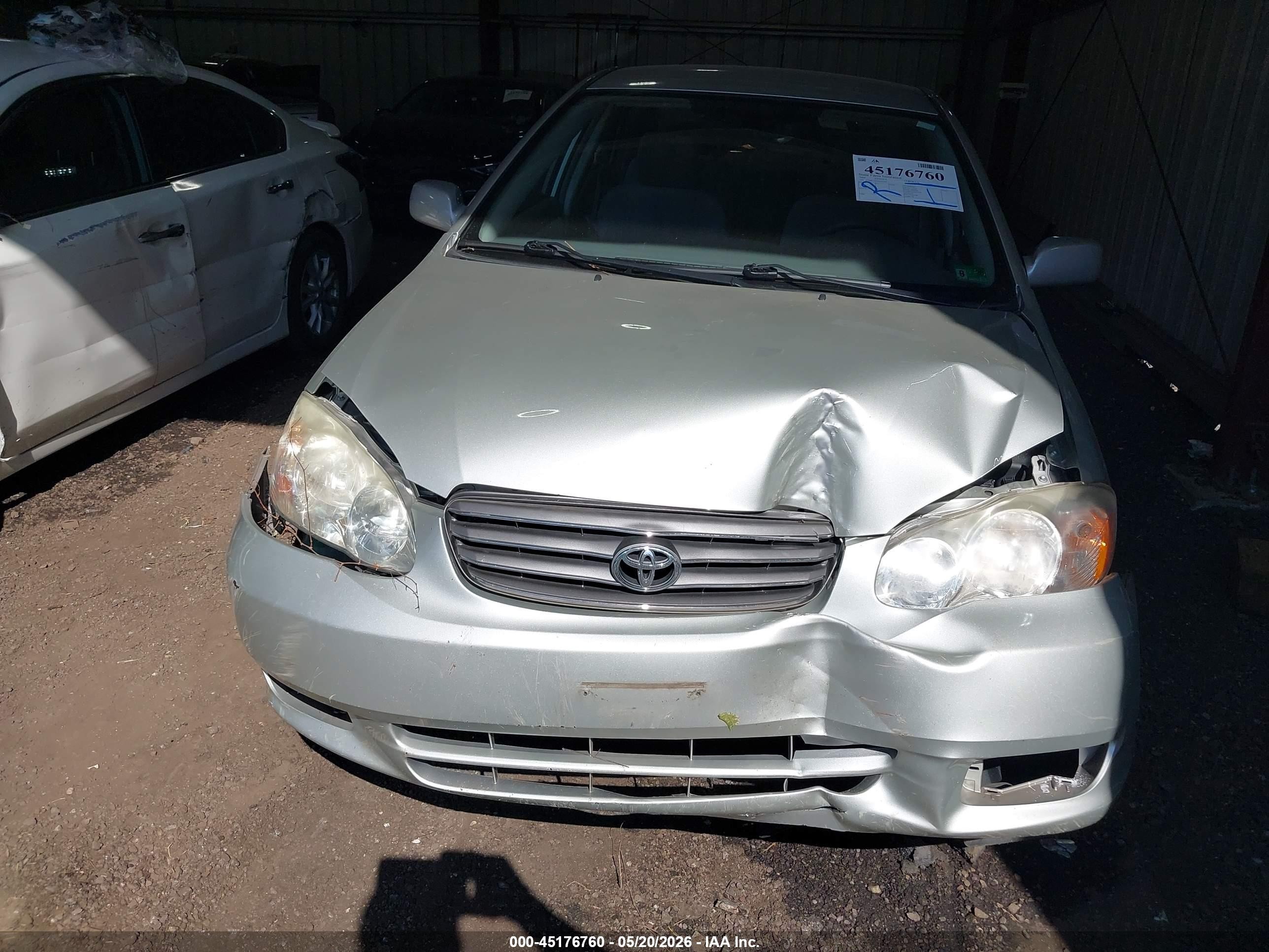 2004 Toyota Corolla Le Gray vin: JTDBR32E342035389