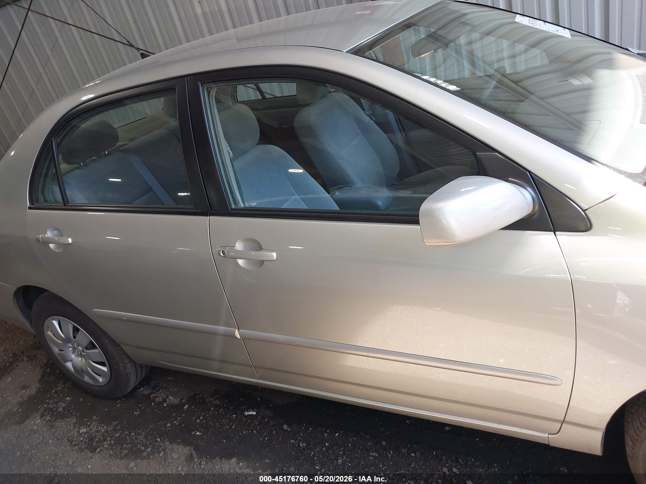 2004 Toyota Corolla Le Gray vin: JTDBR32E342035389