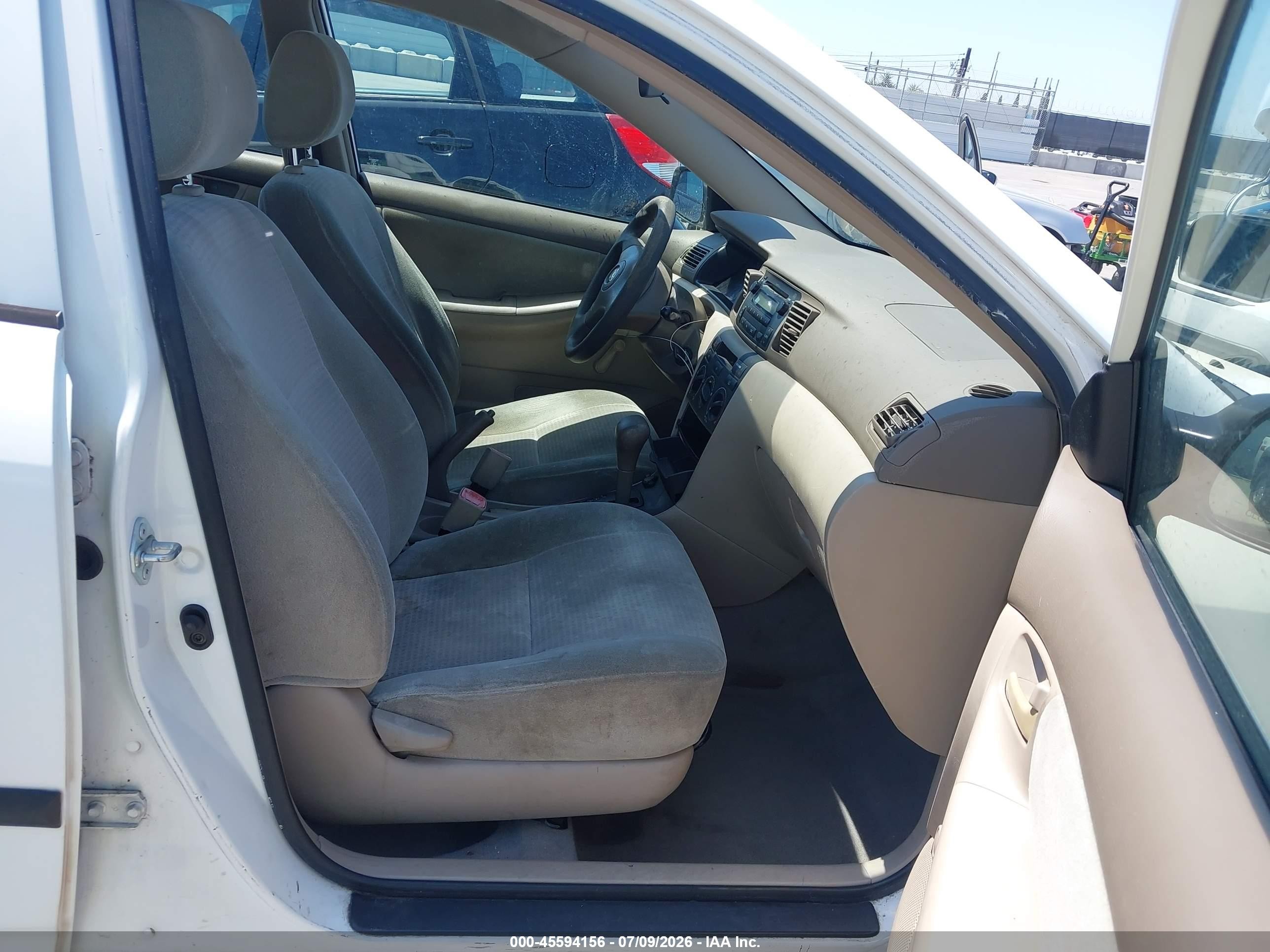 2005 Toyota Corolla Ce White vin: JTDBR32E350055350