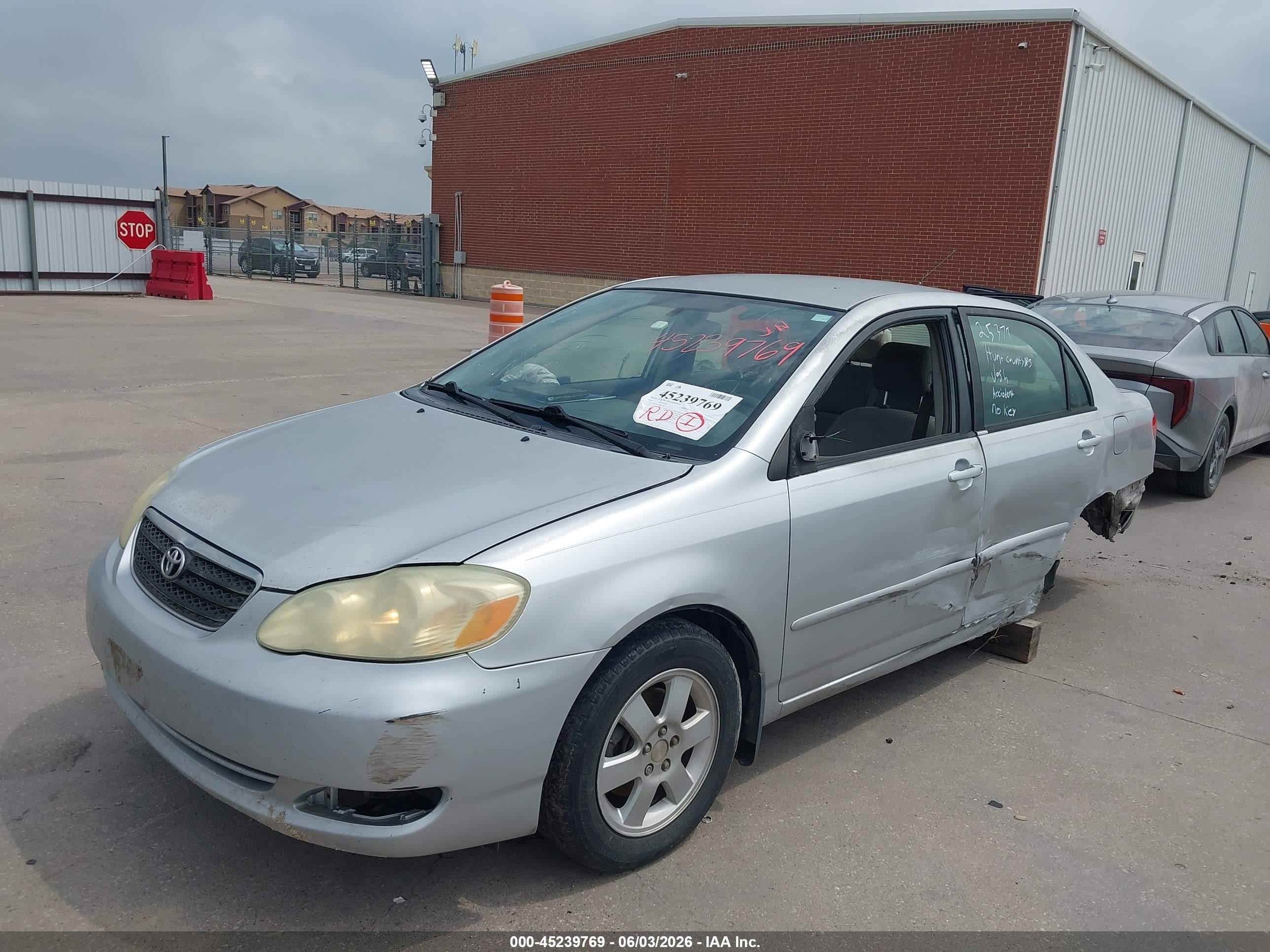 2005 Toyota Corolla Le Серебряный vin: JTDBR32E352061783