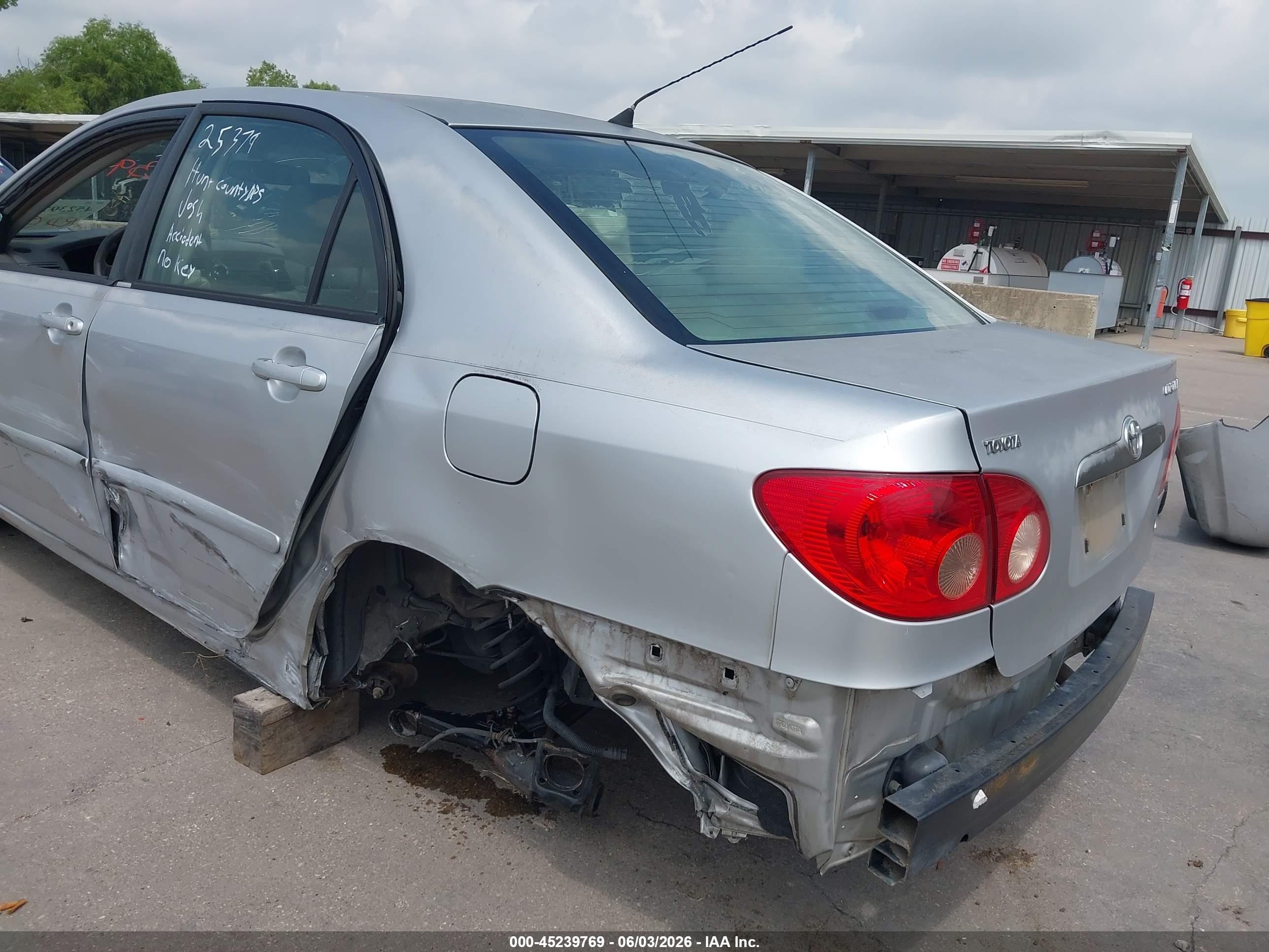 2005 Toyota Corolla Le Серебряный vin: JTDBR32E352061783