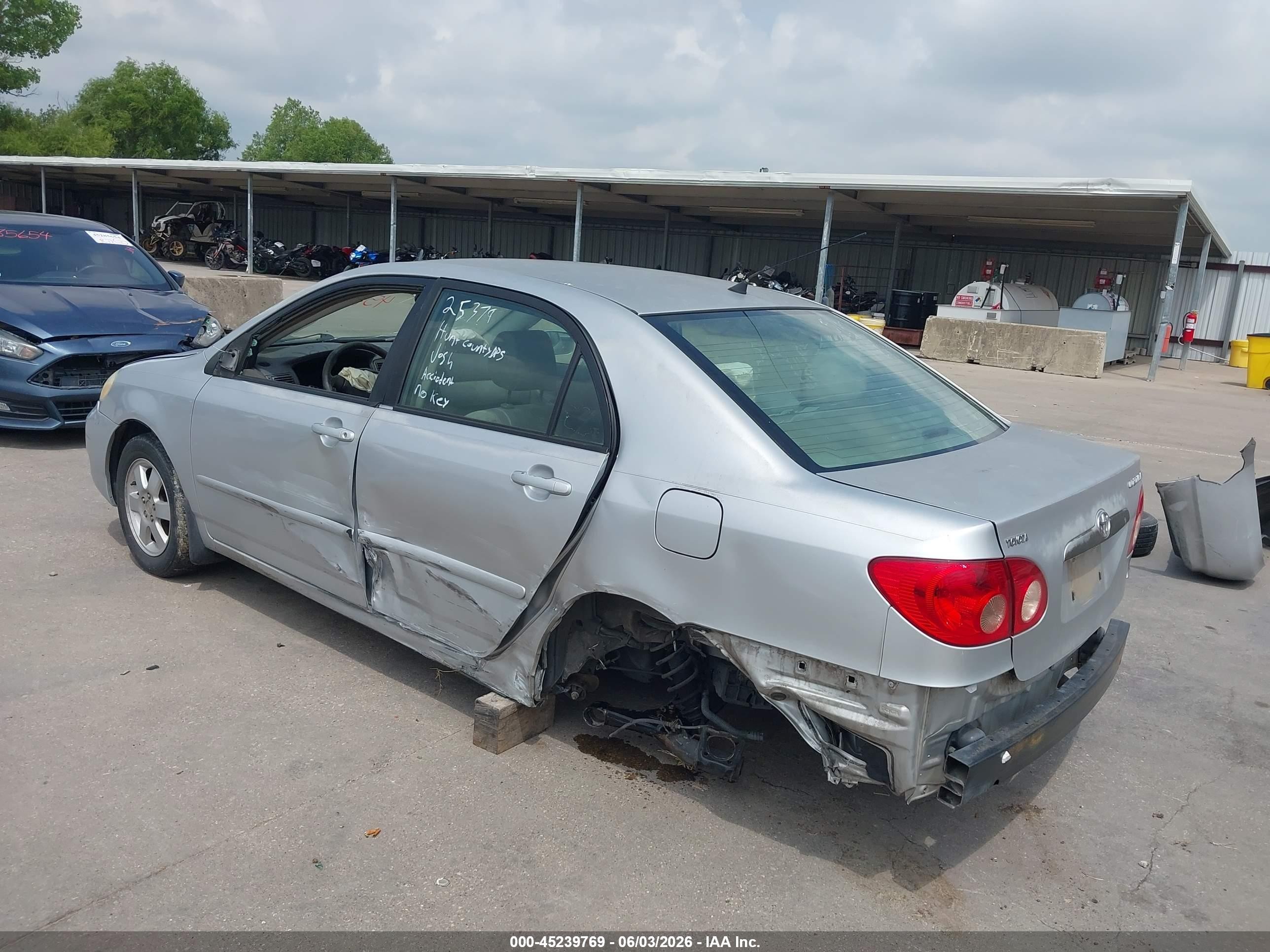 2005 Toyota Corolla Le Серебряный vin: JTDBR32E352061783