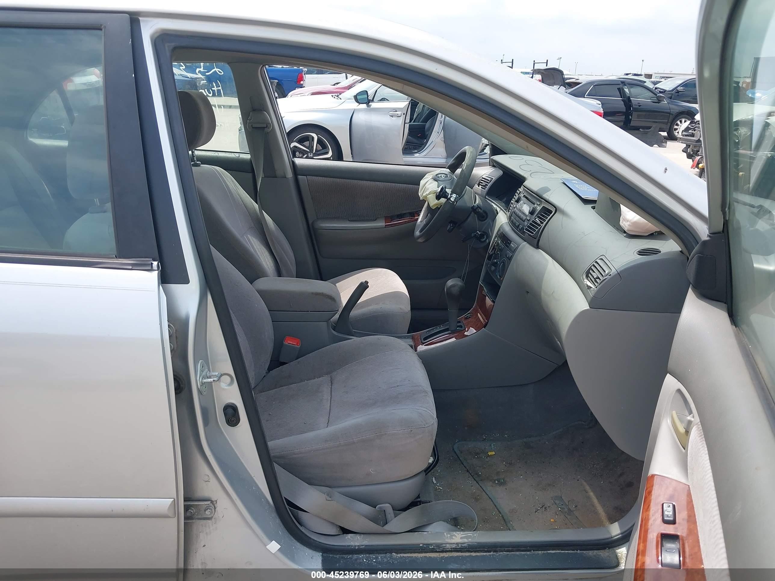 2005 Toyota Corolla Le Серебряный vin: JTDBR32E352061783