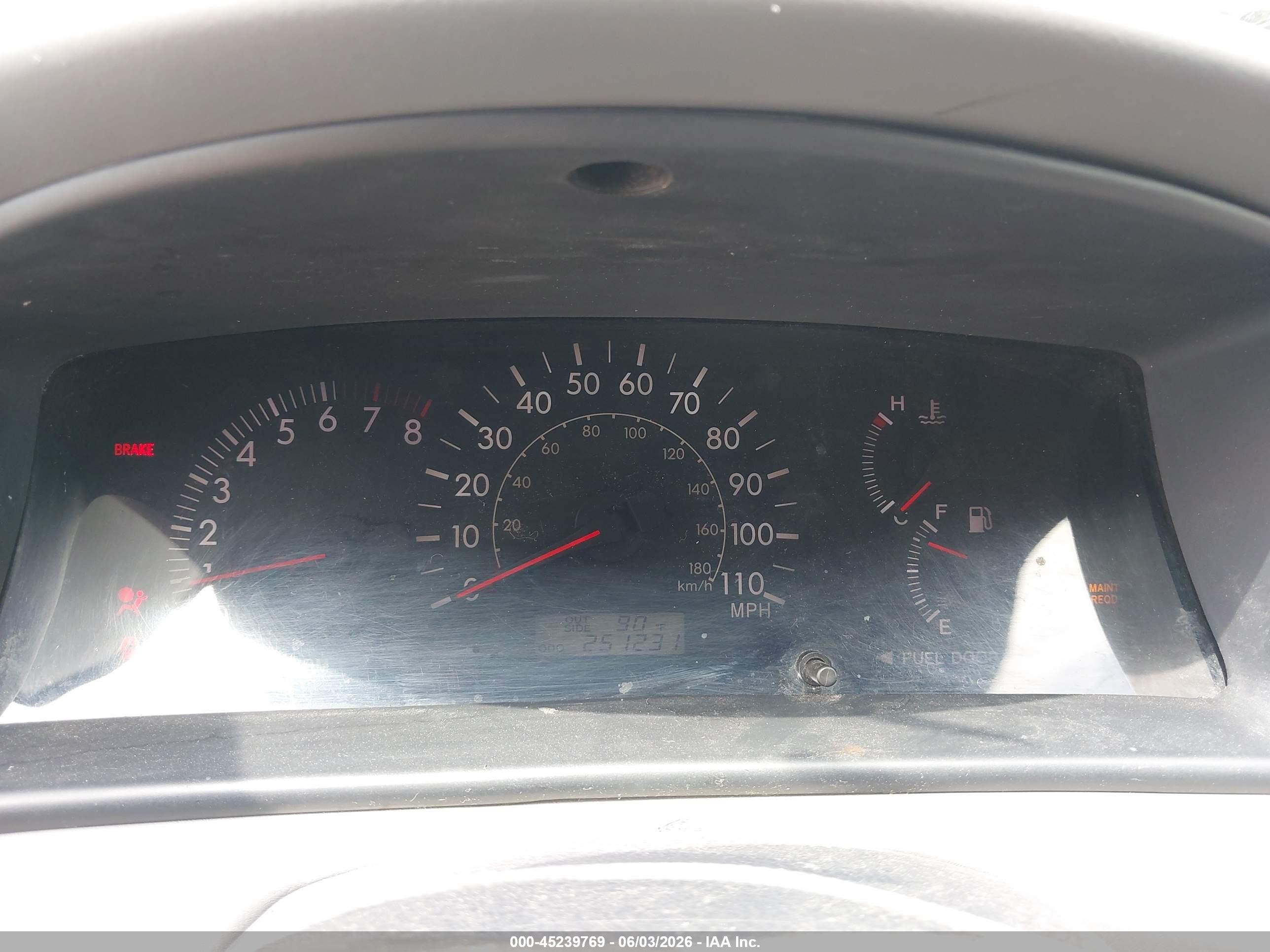 2005 Toyota Corolla Le Серебряный vin: JTDBR32E352061783