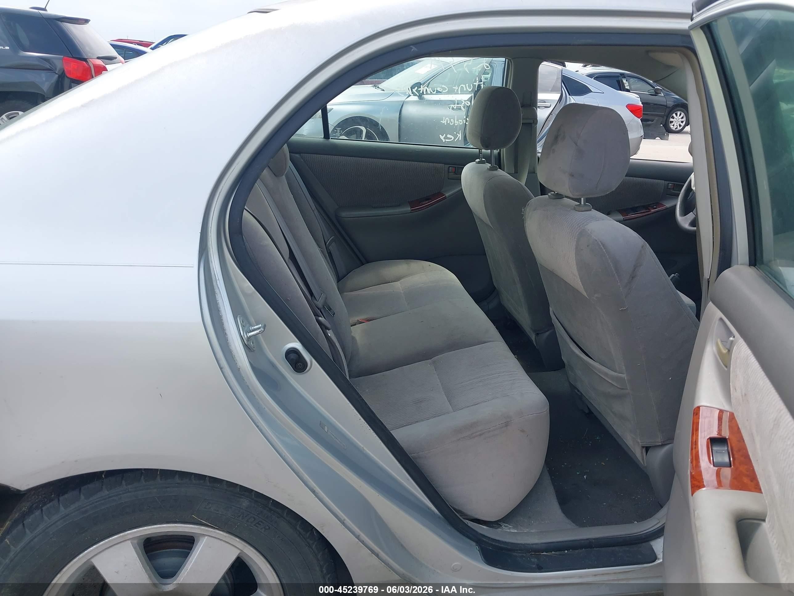 2005 Toyota Corolla Le Серебряный vin: JTDBR32E352061783