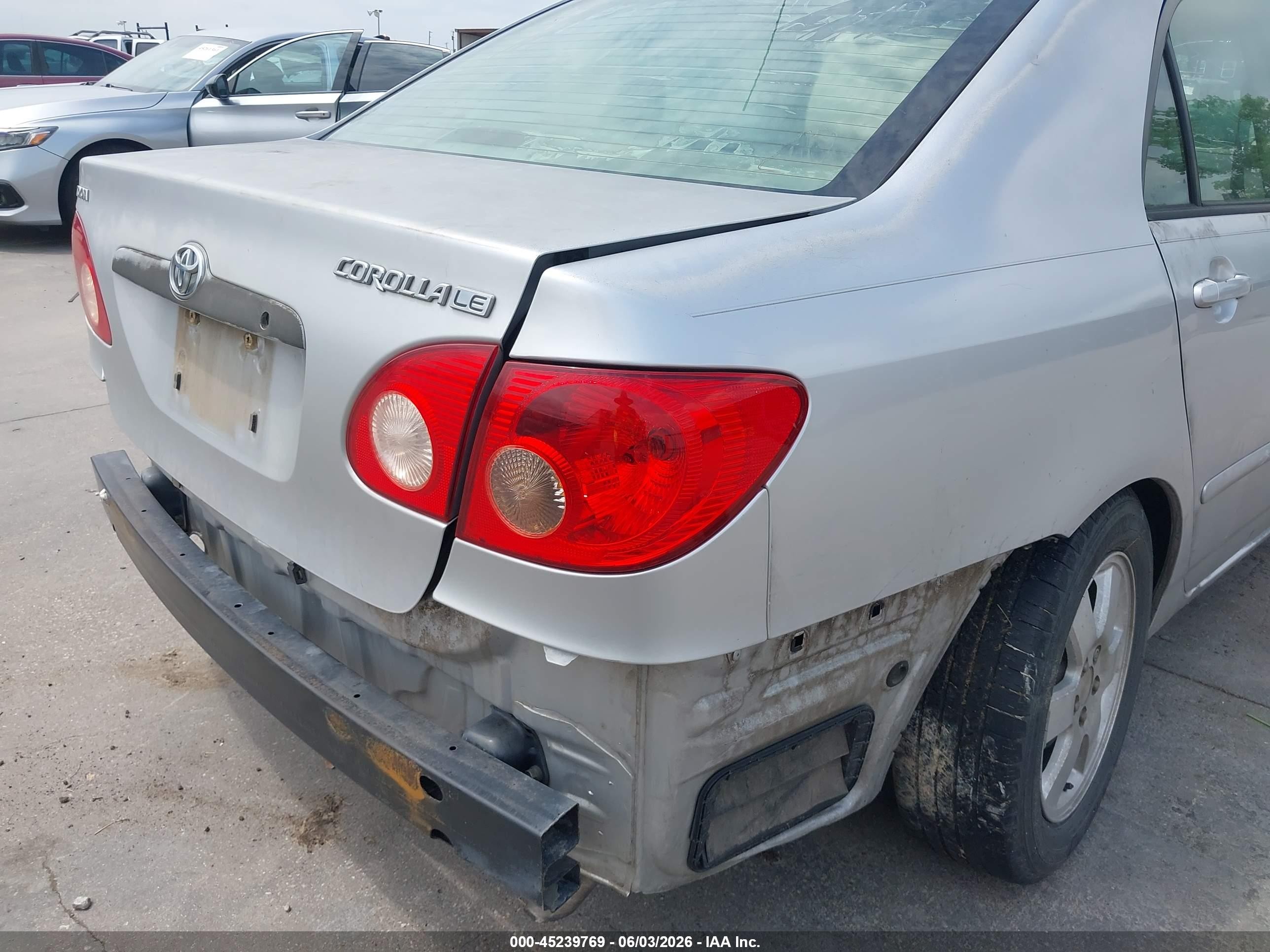2005 Toyota Corolla Le Серебряный vin: JTDBR32E352061783