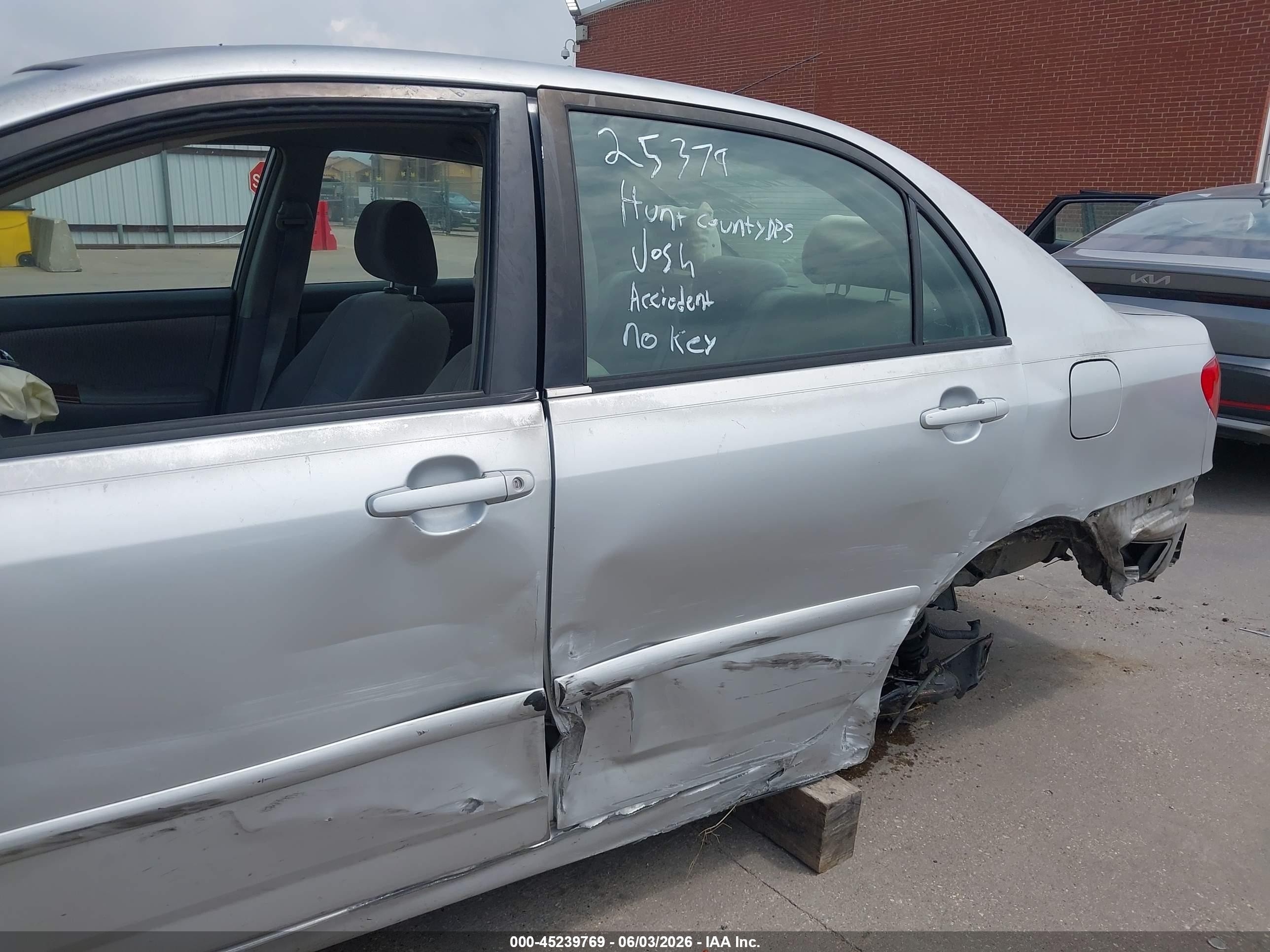 2005 Toyota Corolla Le Серебряный vin: JTDBR32E352061783