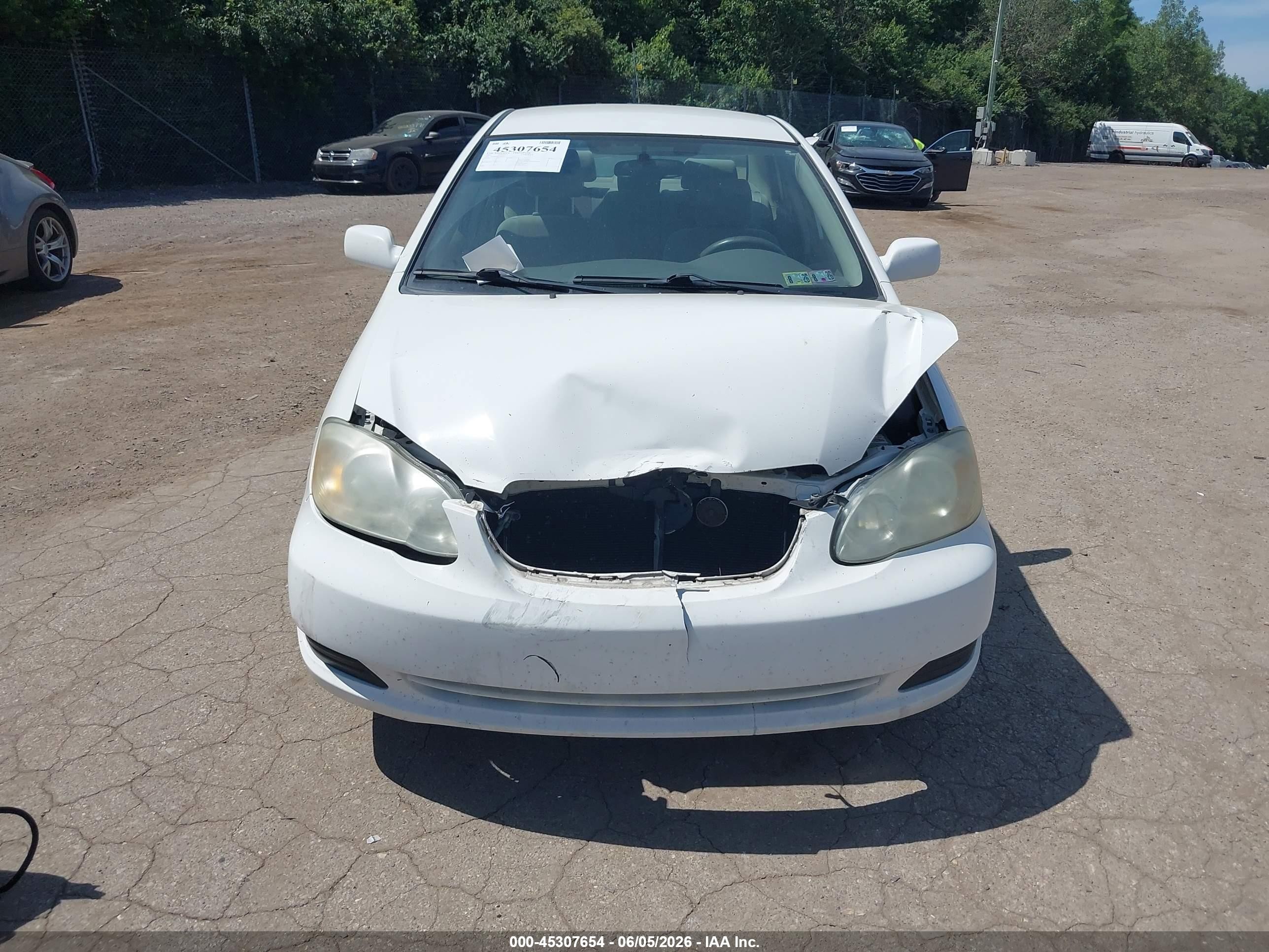 2007 Toyota Corolla Le White vin: JTDBR32E370133337