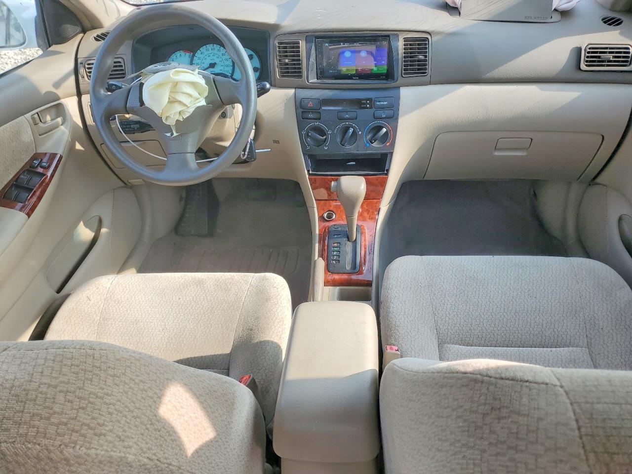 2003 Toyota Corolla Le White vin: JTDBR32E430024458