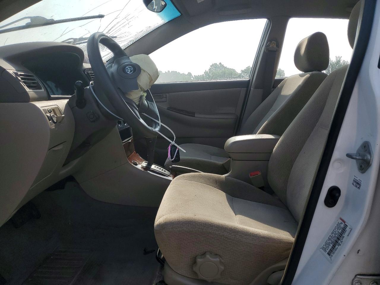 2003 Toyota Corolla Le White vin: JTDBR32E430024458