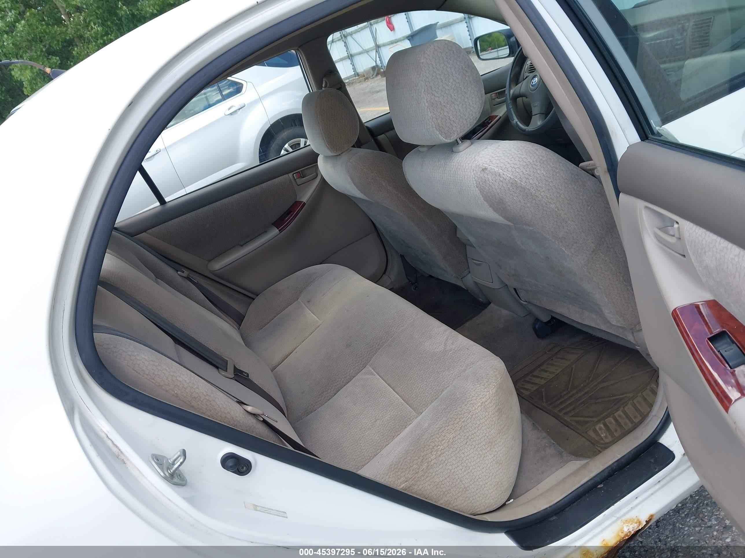 2003 Toyota Corolla Le White vin: JTDBR32E430038487