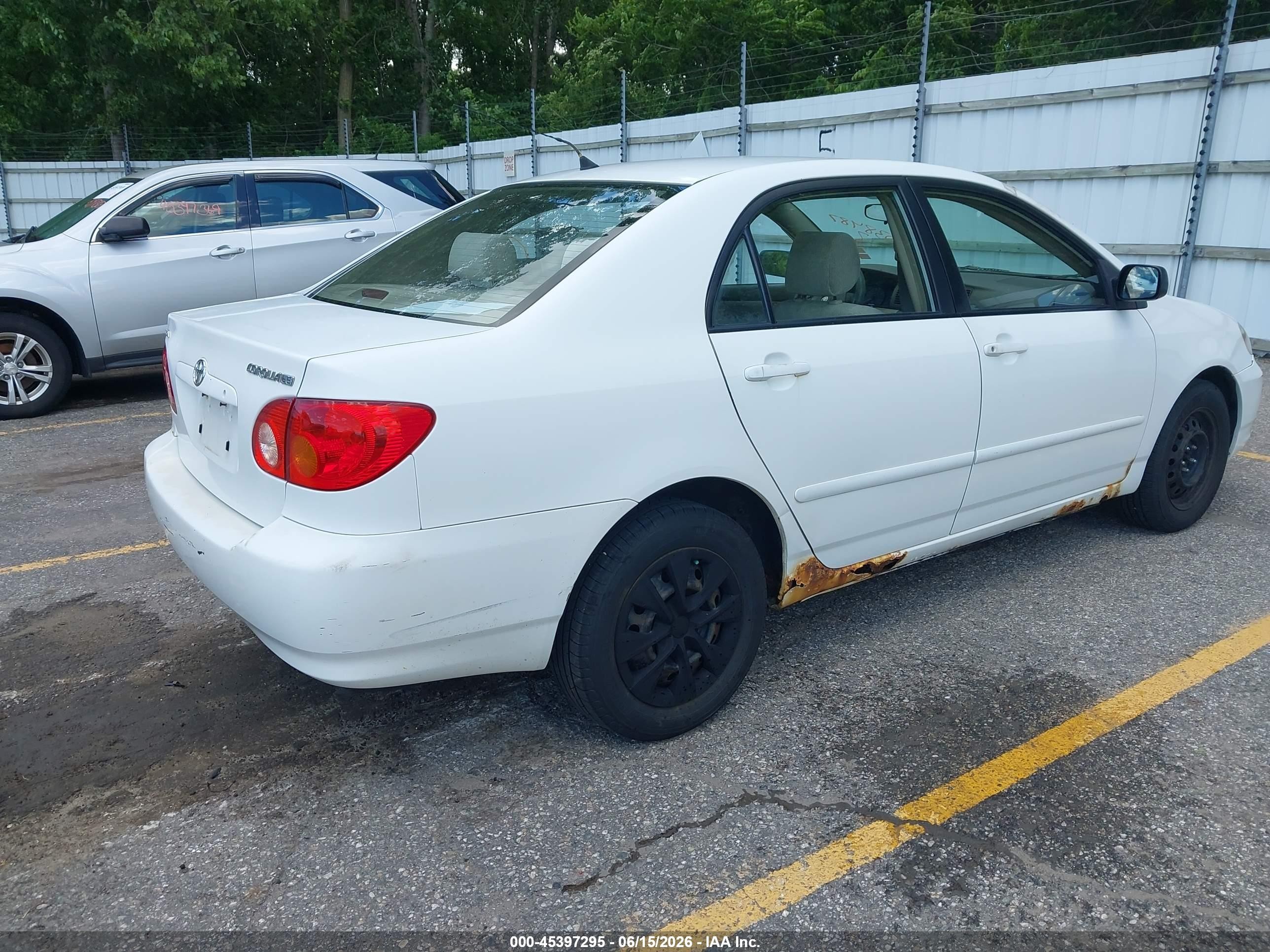 2003 Toyota Corolla Le White vin: JTDBR32E430038487