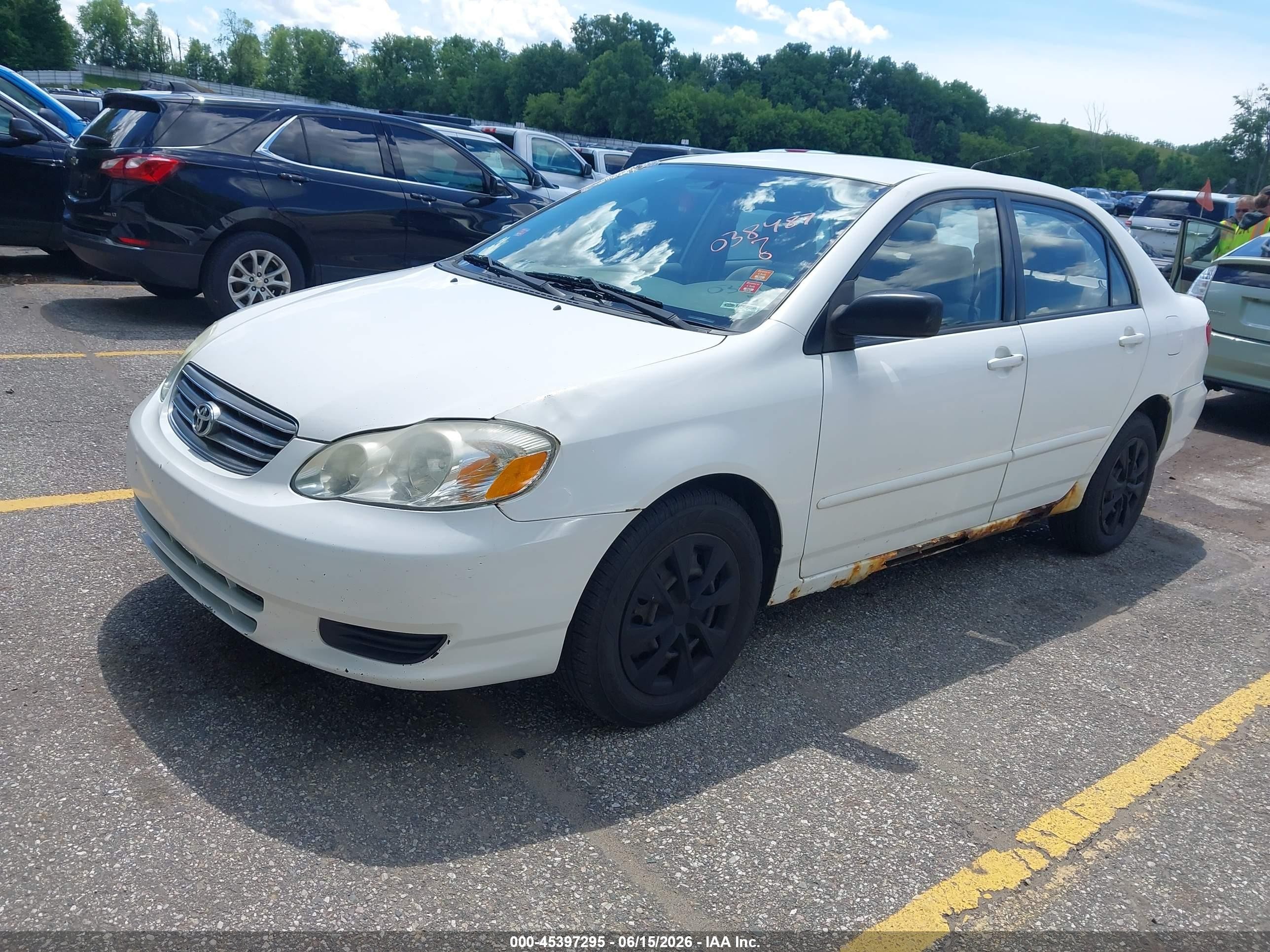 2003 Toyota Corolla Le White vin: JTDBR32E430038487