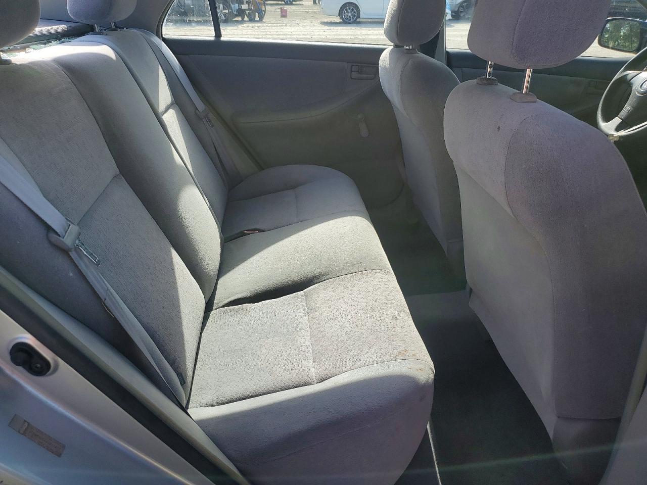 2004 Toyota Corolla Ce Silver vin: JTDBR32E442017872