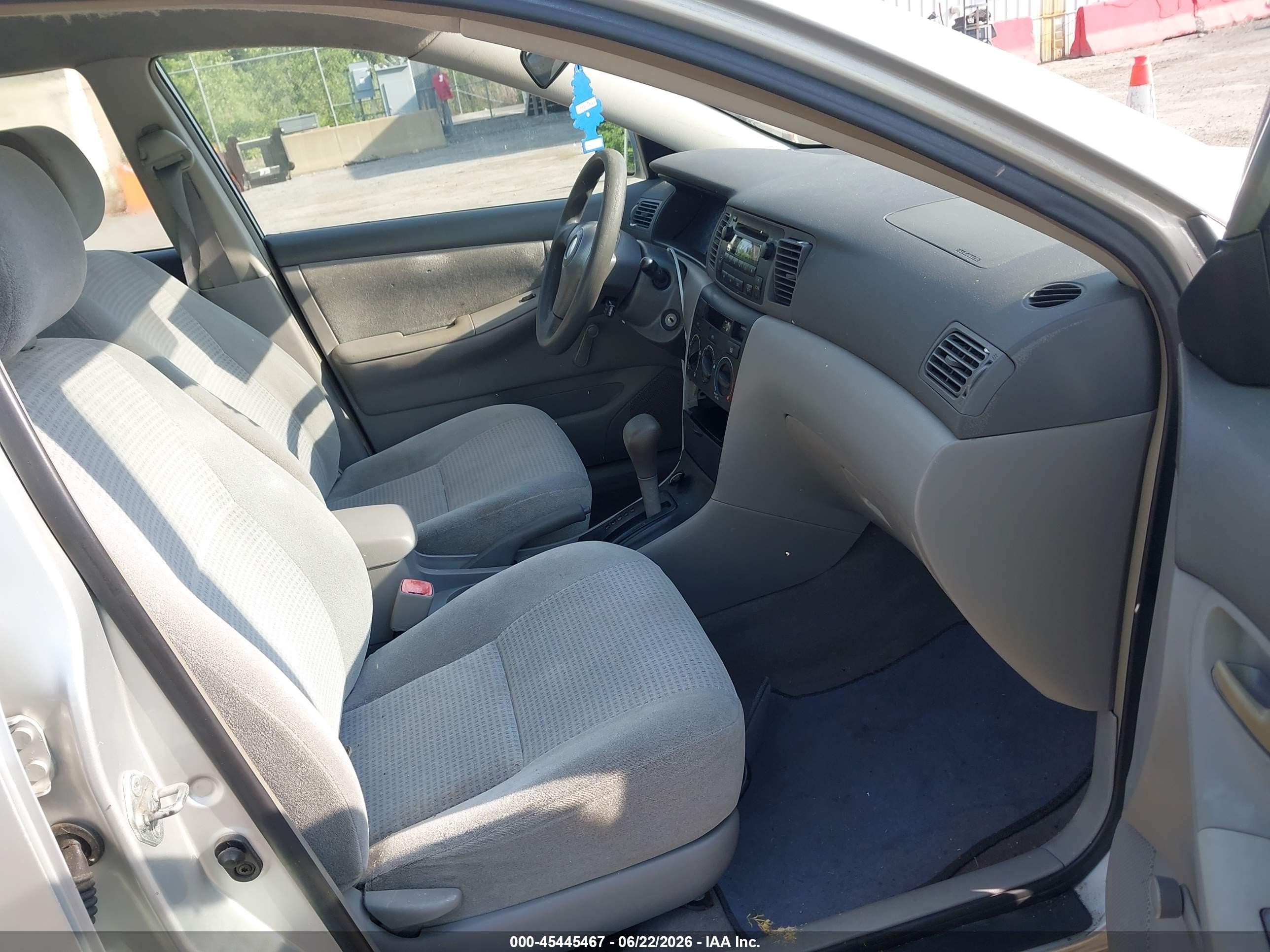 2005 Toyota Corolla Ce Silver vin: JTDBR32E450056359