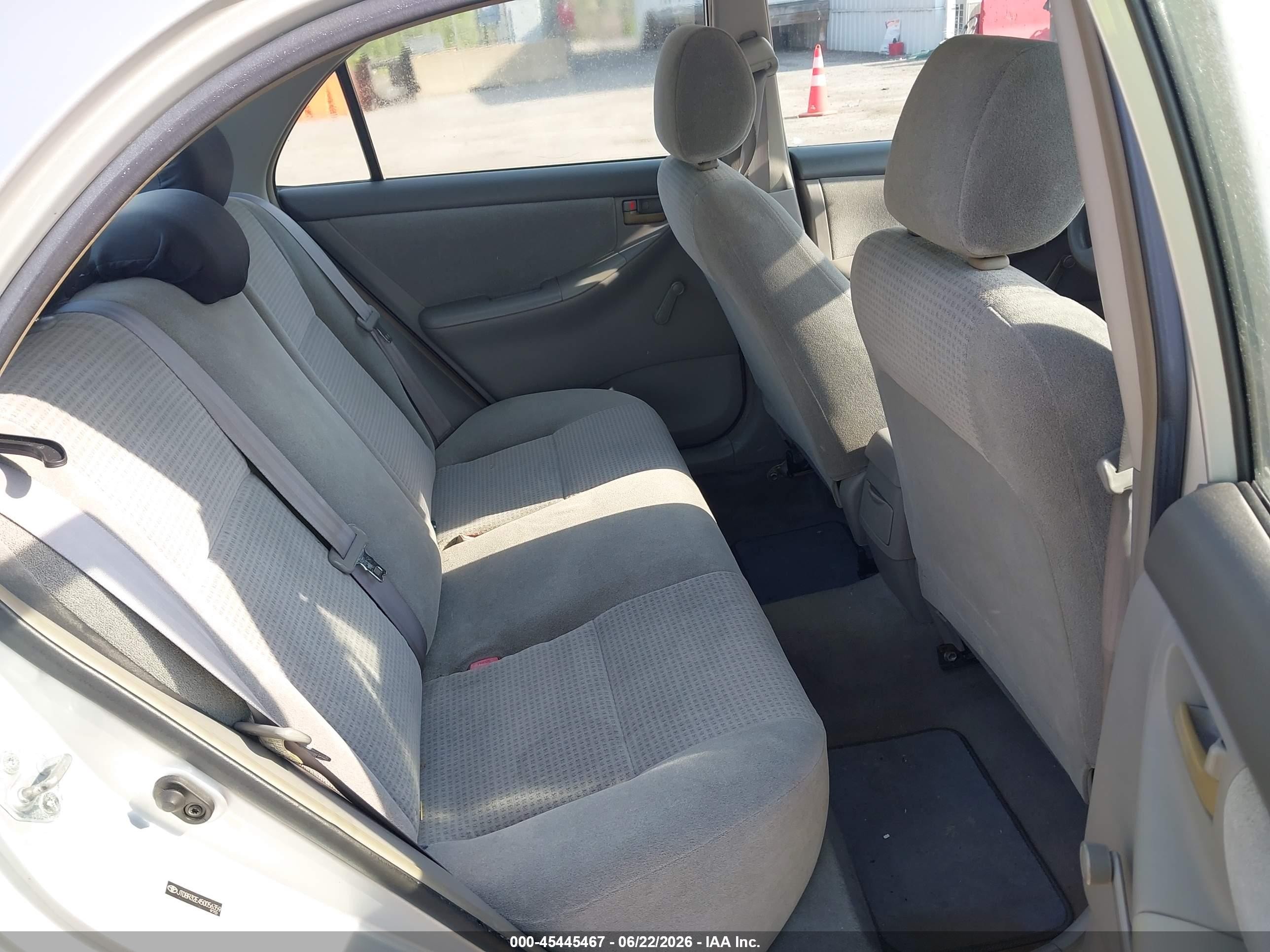 2005 Toyota Corolla Ce Silver vin: JTDBR32E450056359