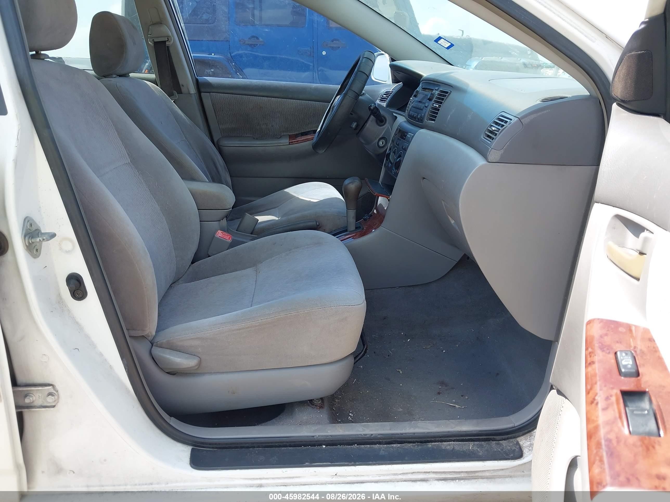 2005 Toyota Corolla Le White vin: JTDBR32E452067267