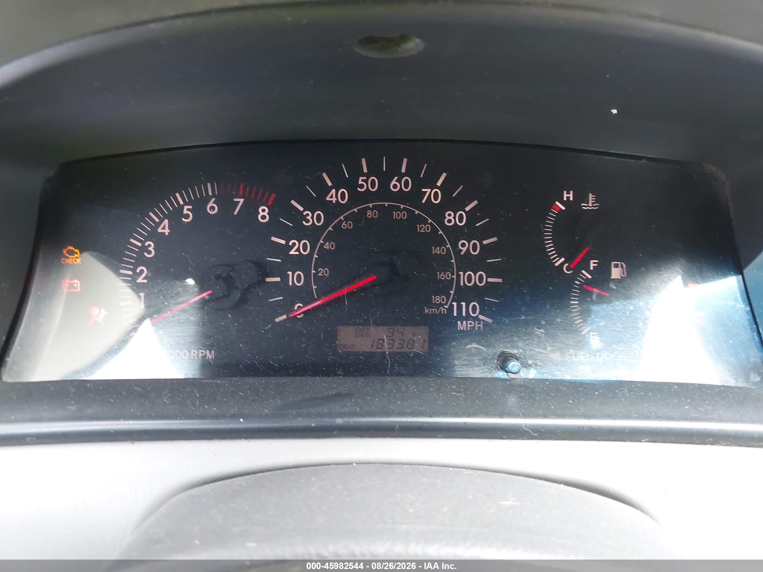 2005 Toyota Corolla Le White vin: JTDBR32E452067267