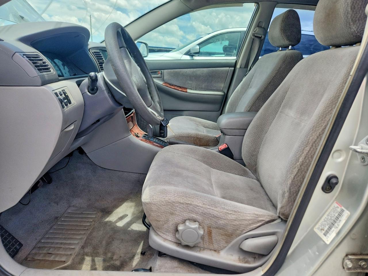 2003 Toyota Corolla Le Silver vin: JTDBR32E530014117