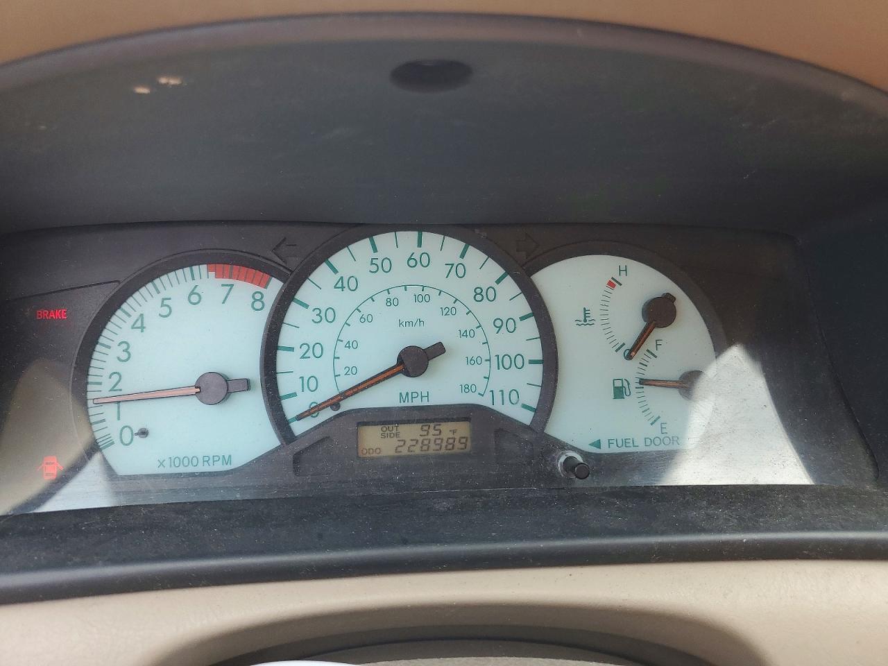 2003 Toyota Corolla Le Gray vin: JTDBR32E532008726