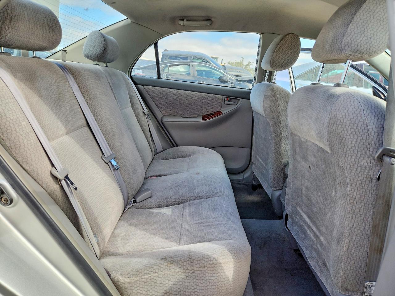 2004 Toyota Corolla Le Silver vin: JTDBR32E542027097