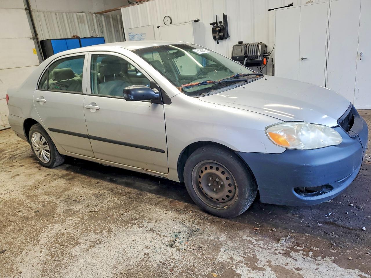 2005 Toyota Corolla Ce Silver vin: JTDBR32E552051563
