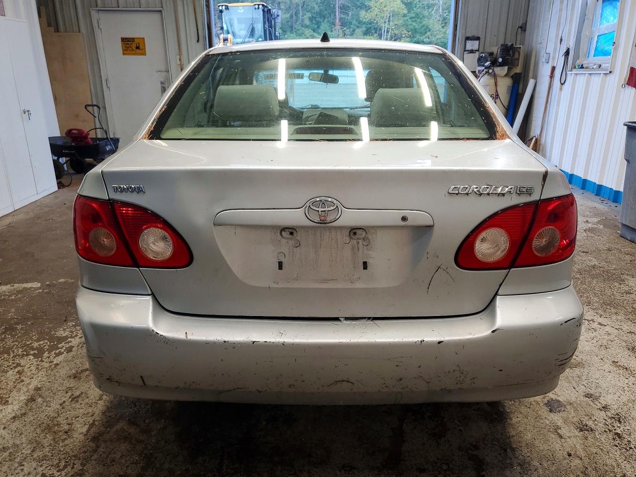 2005 Toyota Corolla Ce Silver vin: JTDBR32E552051563