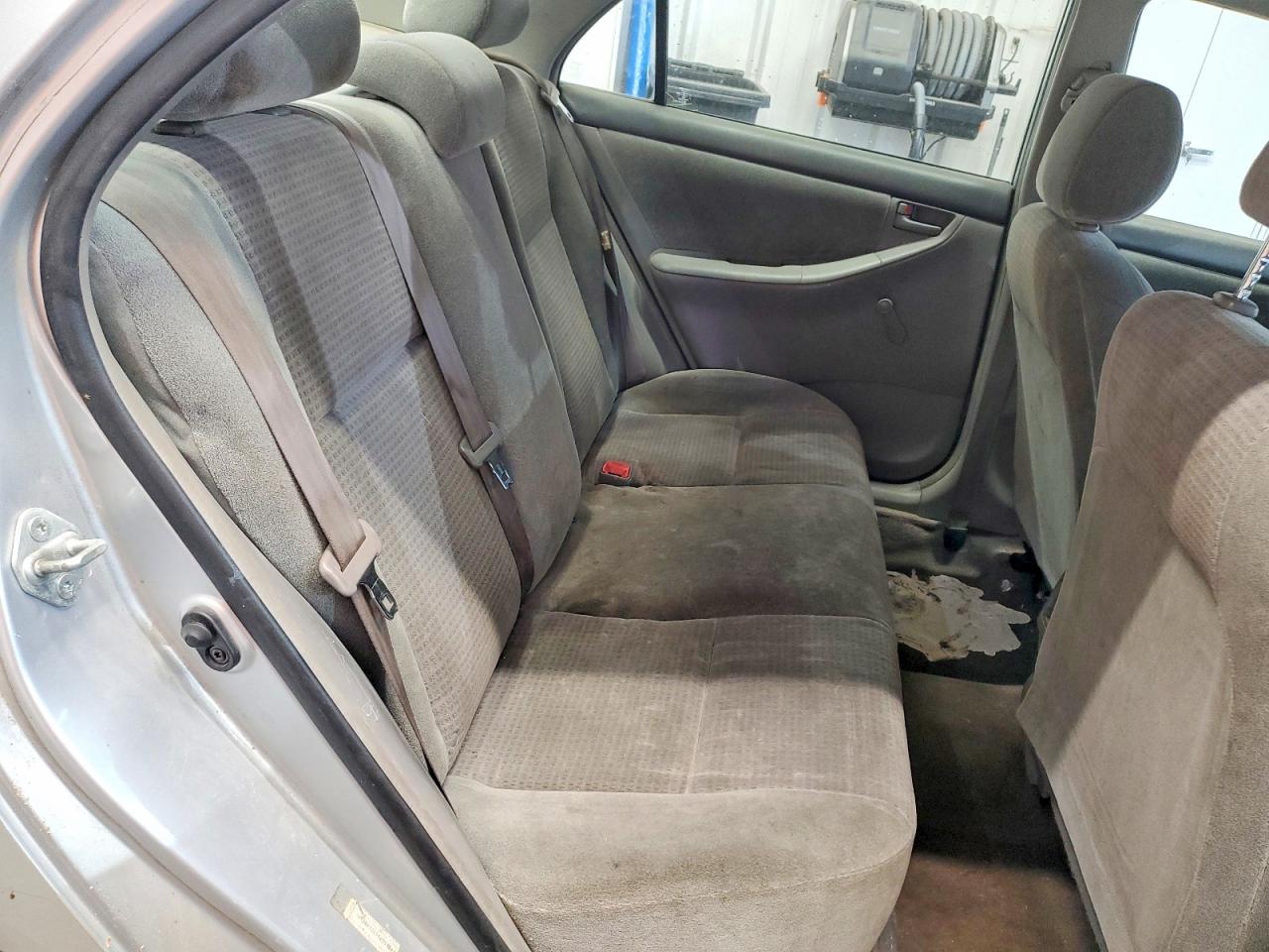 2005 Toyota Corolla Ce Silver vin: JTDBR32E552051563