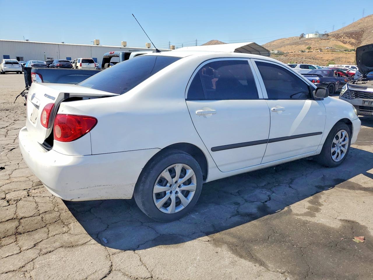 2005 Toyota Corolla Ce White vin: JTDBR32E552053944
