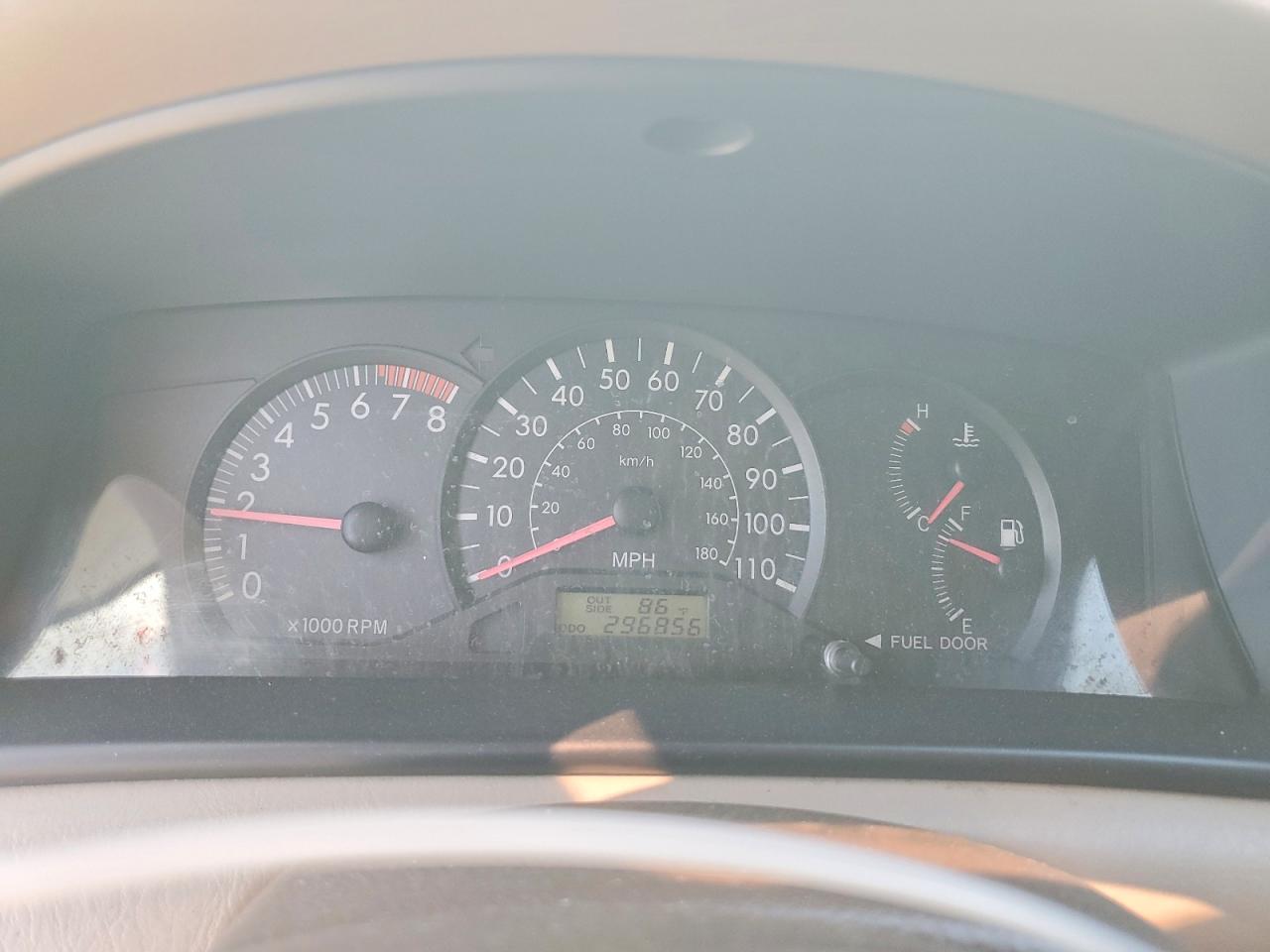 2005 Toyota Corolla Ce White vin: JTDBR32E552053944
