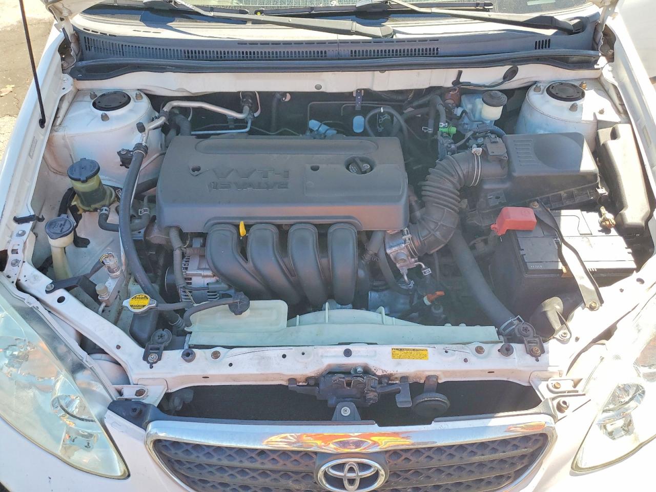 2005 Toyota Corolla Ce White vin: JTDBR32E552053944