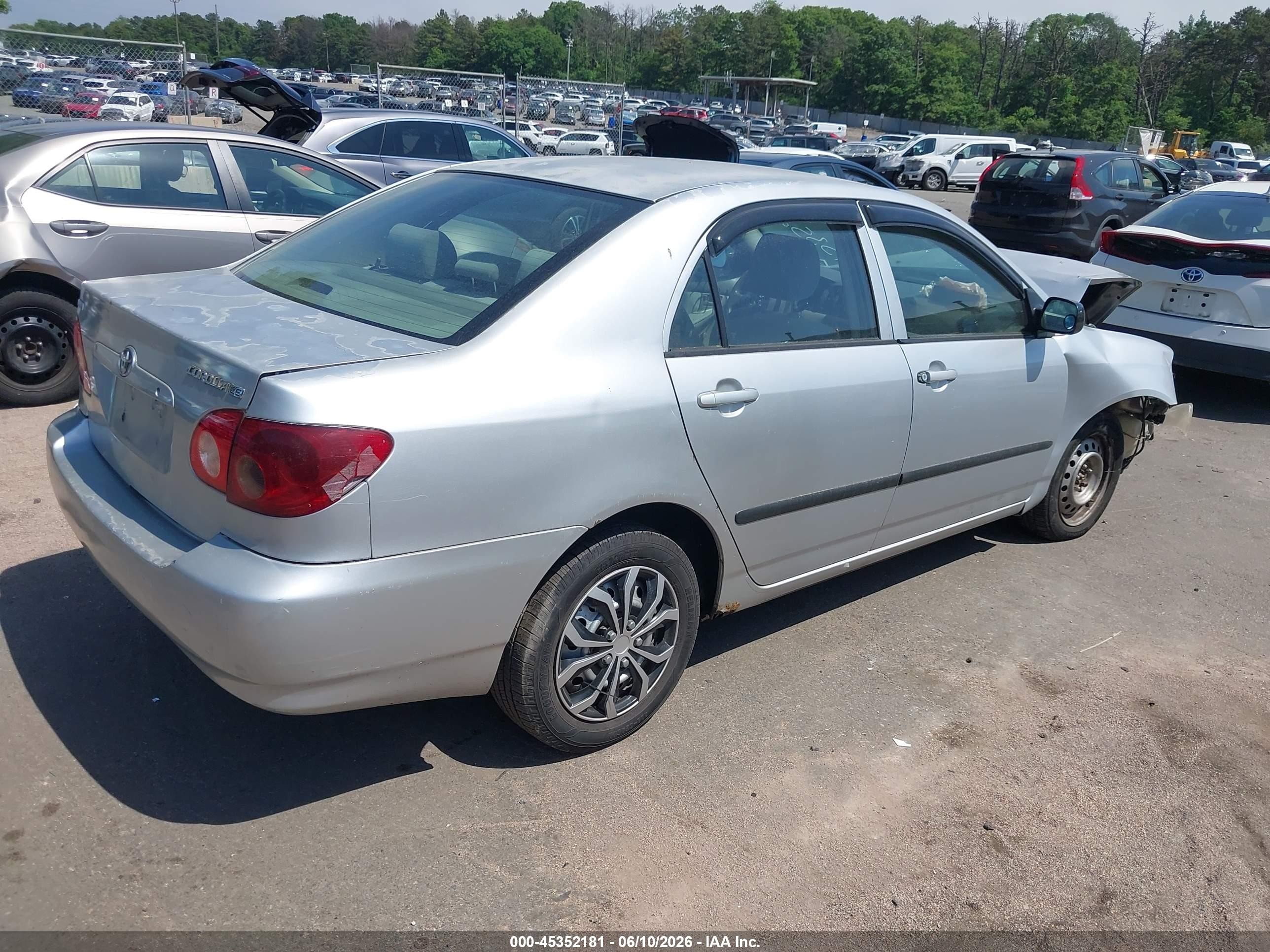 2005 Toyota Corolla Ce Silver vin: JTDBR32E552056939