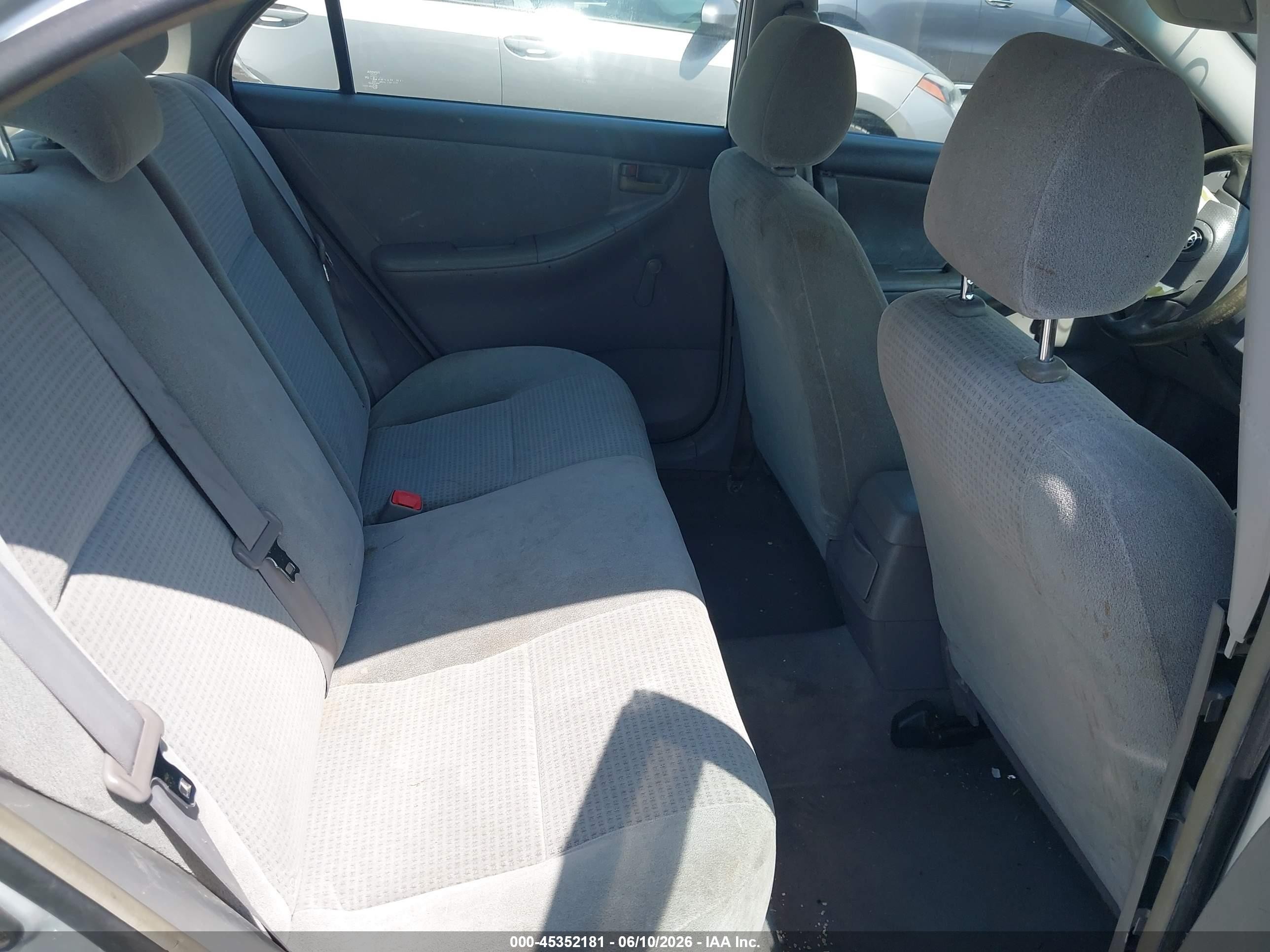 2005 Toyota Corolla Ce Silver vin: JTDBR32E552056939