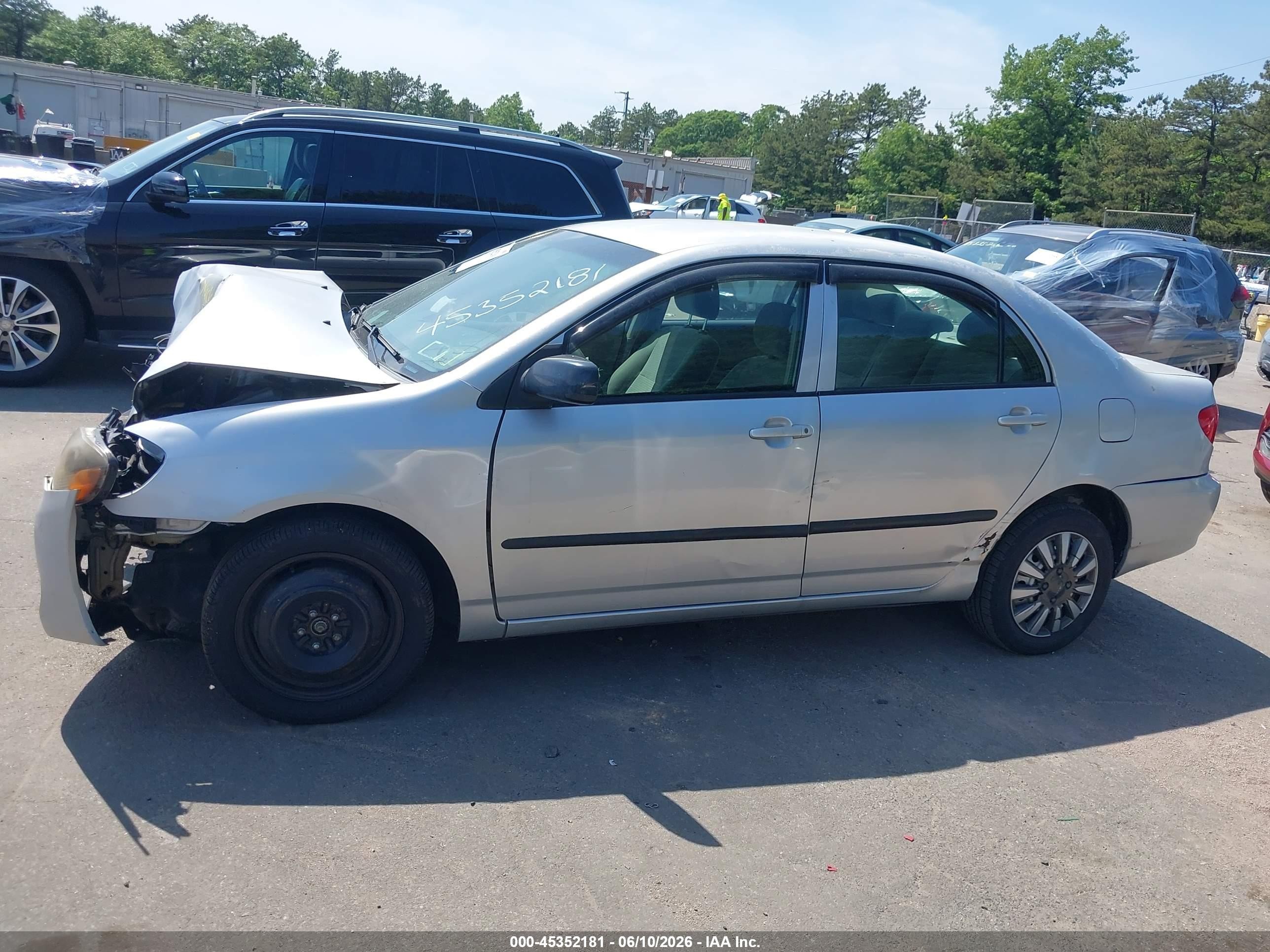 2005 Toyota Corolla Ce Silver vin: JTDBR32E552056939