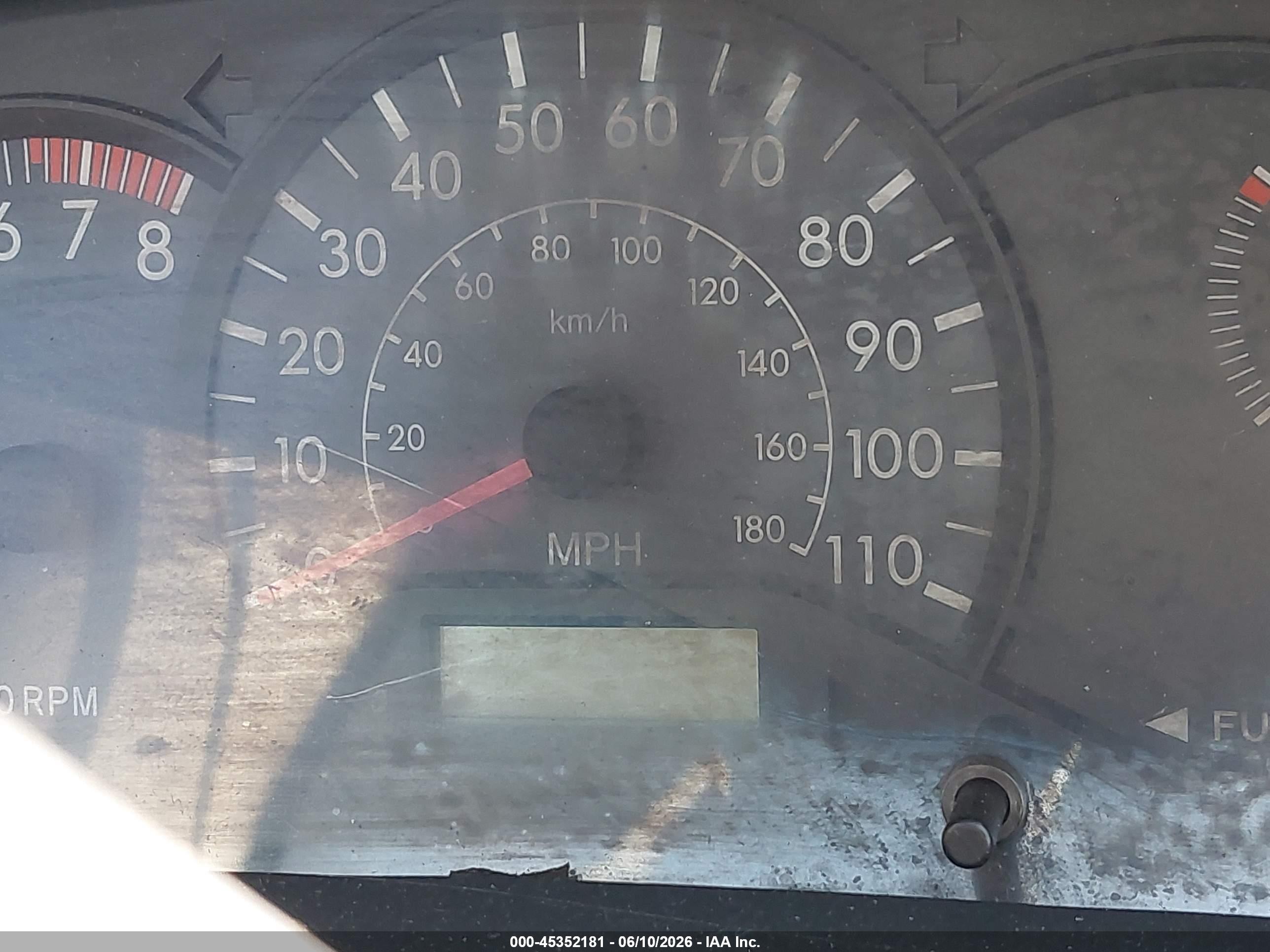 2005 Toyota Corolla Ce Silver vin: JTDBR32E552056939