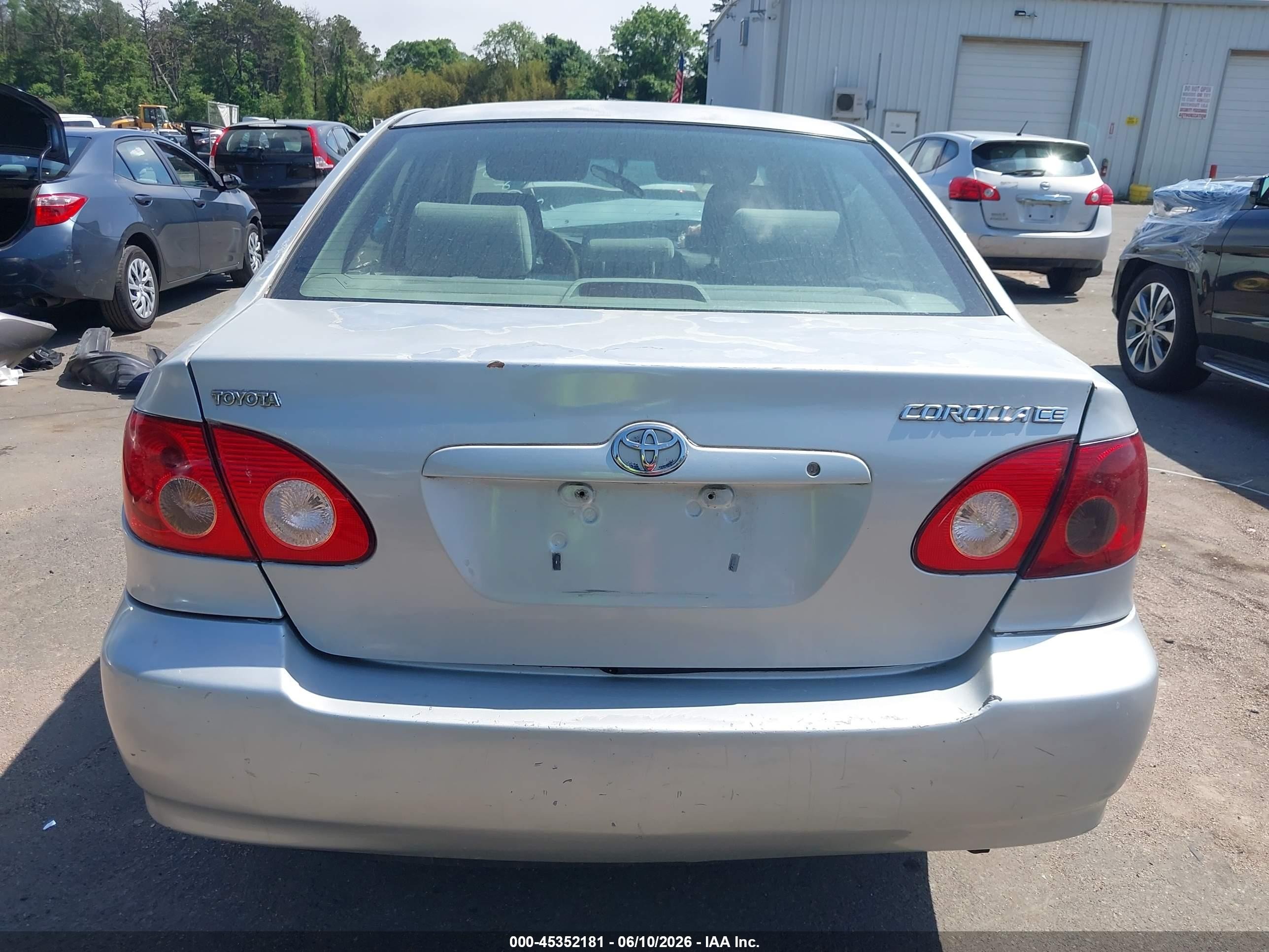 2005 Toyota Corolla Ce Silver vin: JTDBR32E552056939