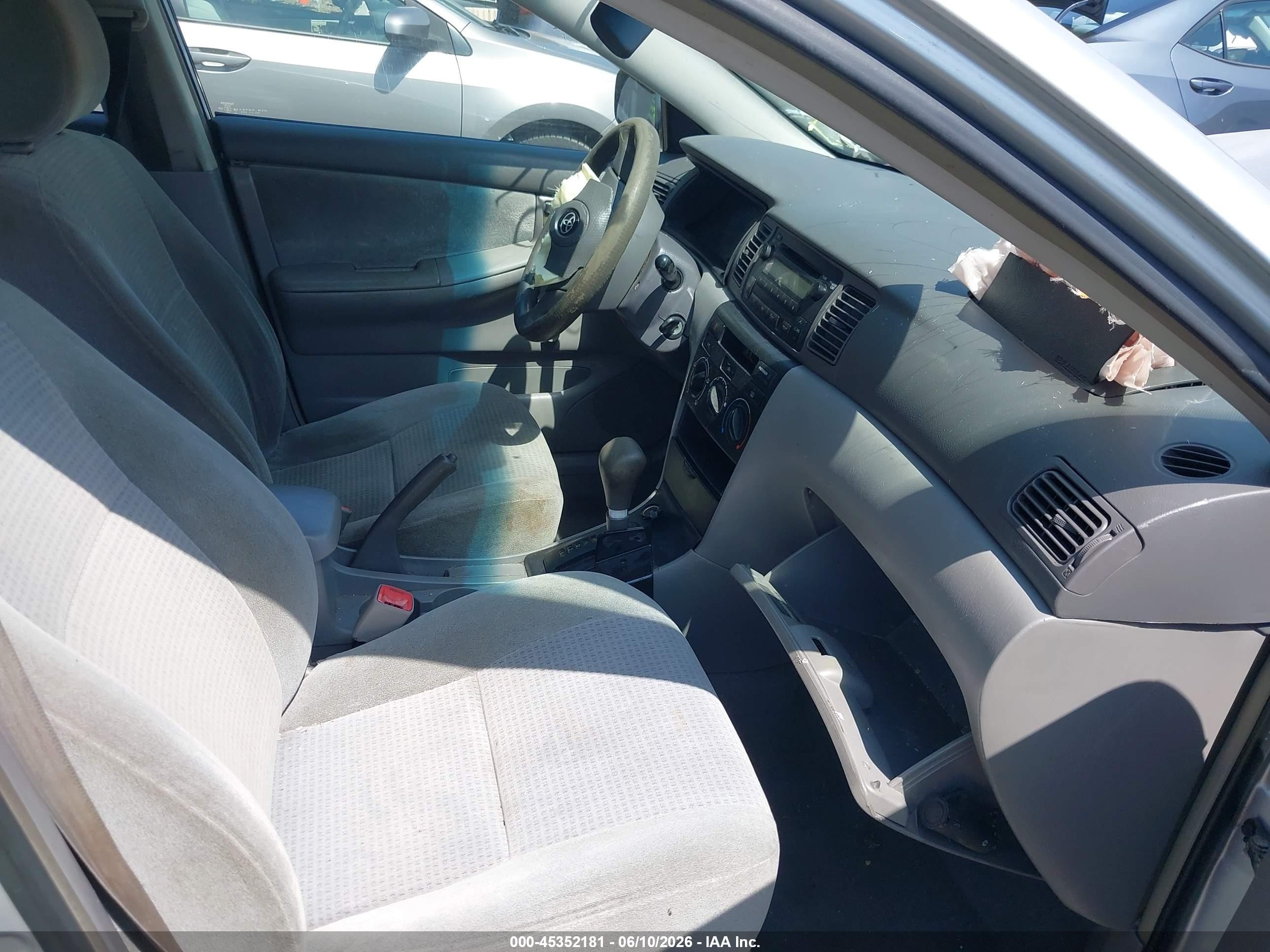 2005 Toyota Corolla Ce Silver vin: JTDBR32E552056939