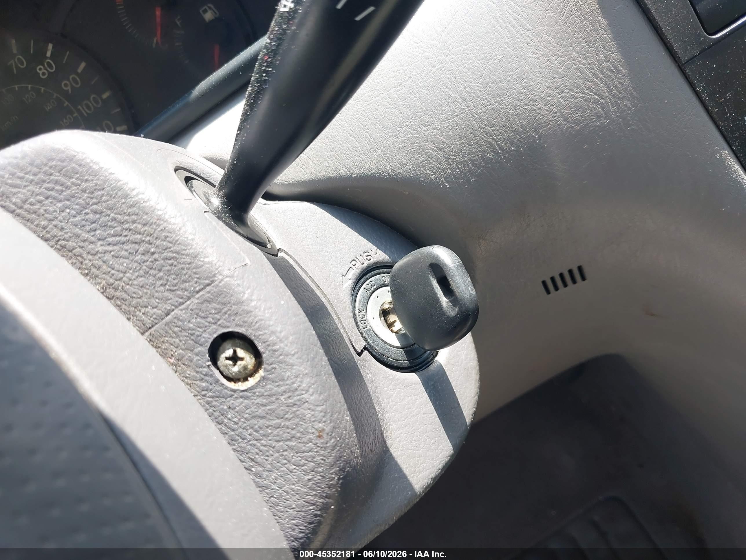 2005 Toyota Corolla Ce Silver vin: JTDBR32E552056939