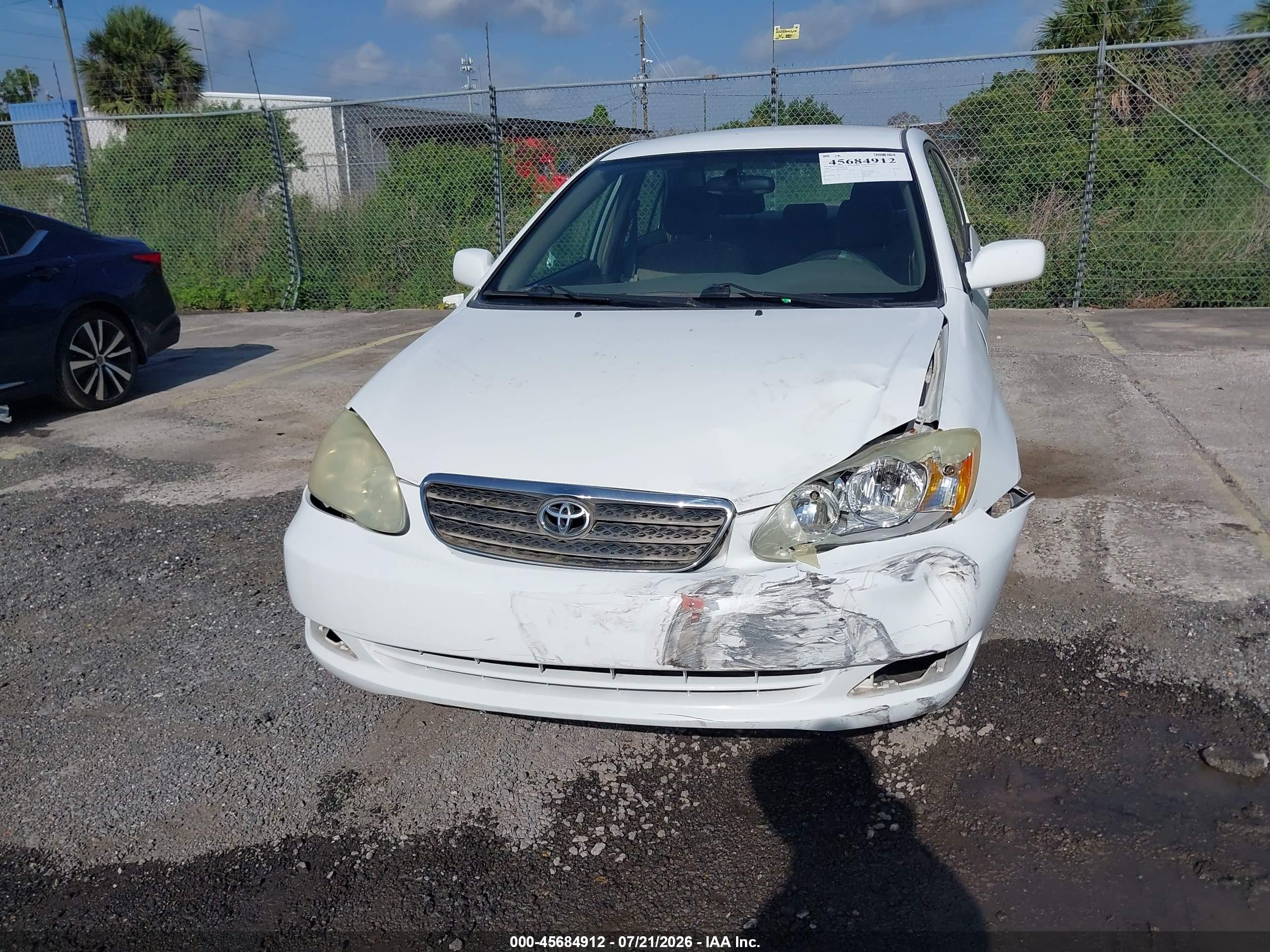 2005 Toyota Corolla Le White vin: JTDBR32E552058240