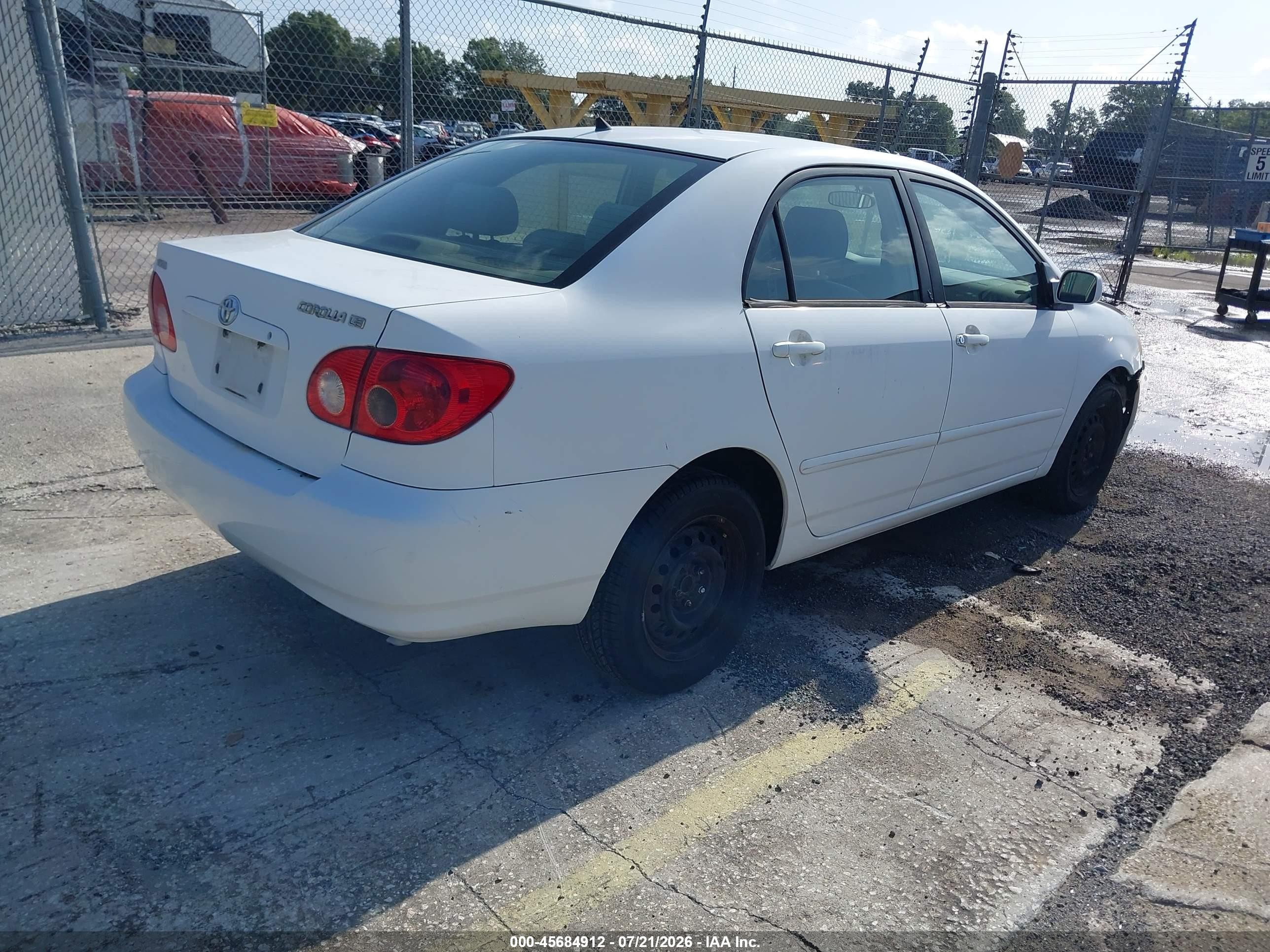 2005 Toyota Corolla Le White vin: JTDBR32E552058240