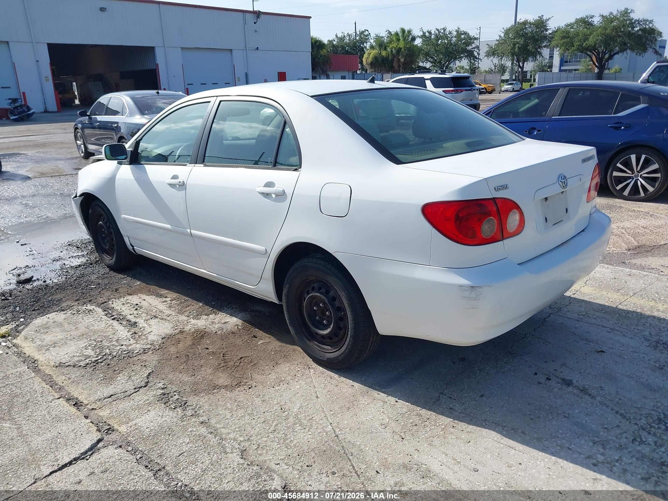 2005 Toyota Corolla Le White vin: JTDBR32E552058240
