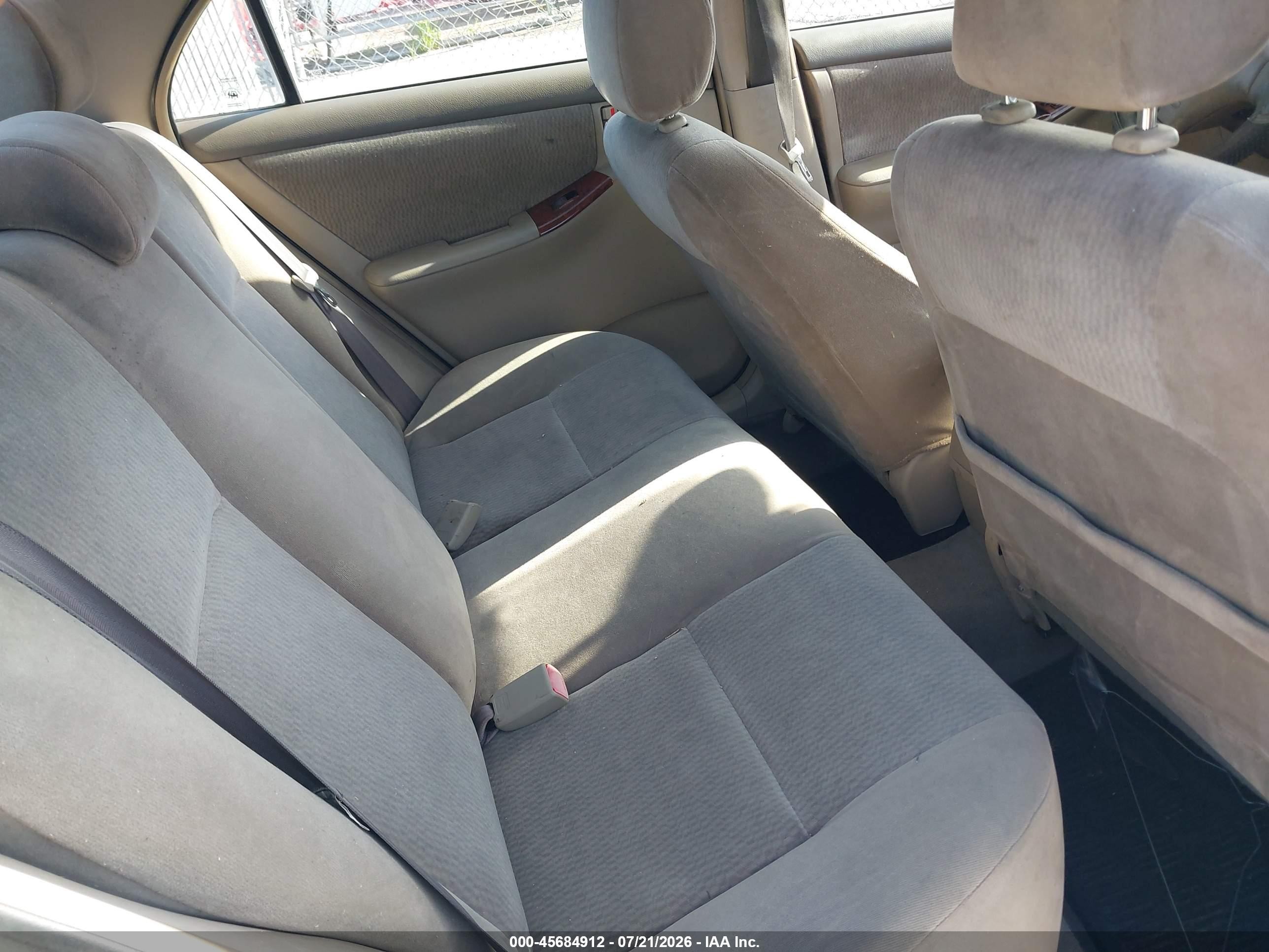 2005 Toyota Corolla Le White vin: JTDBR32E552058240