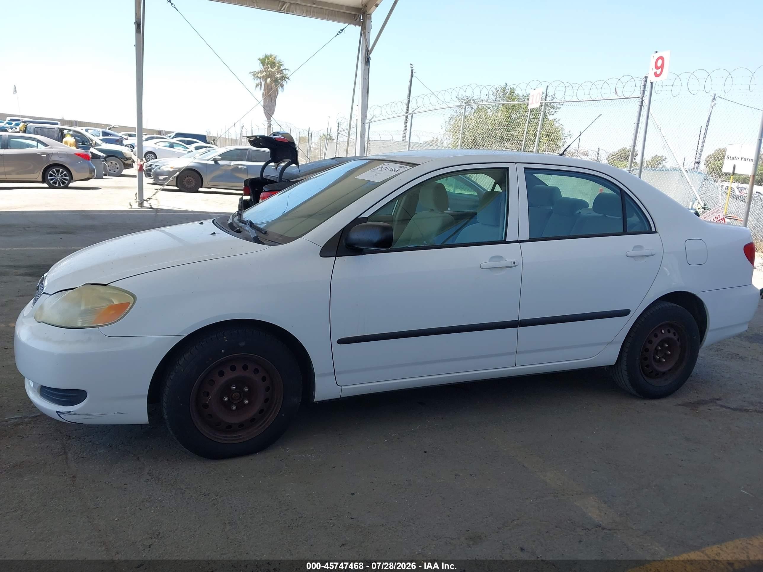2005 Toyota Corolla Ce Белый vin: JTDBR32E552064782
