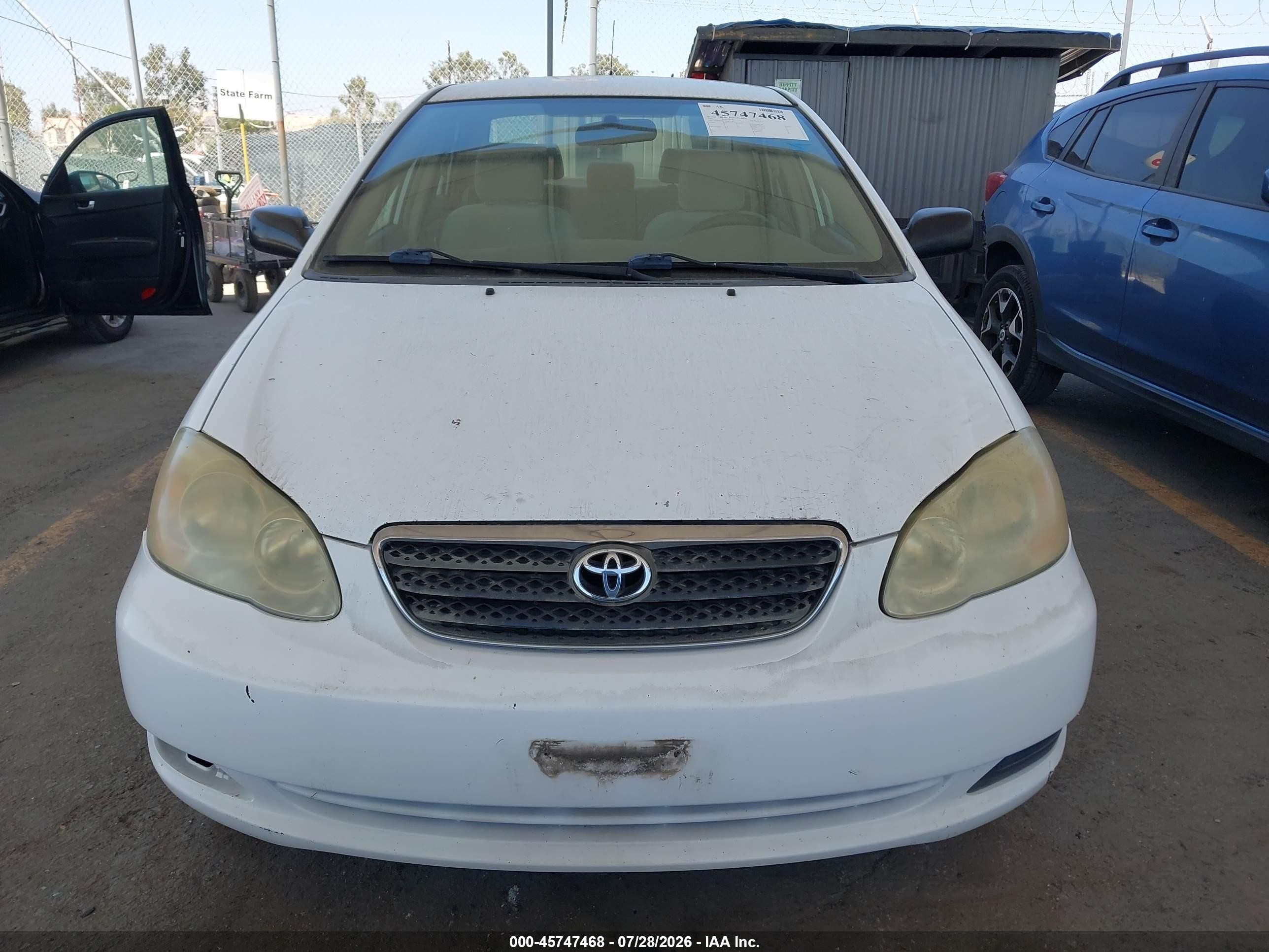 2005 Toyota Corolla Ce Белый vin: JTDBR32E552064782