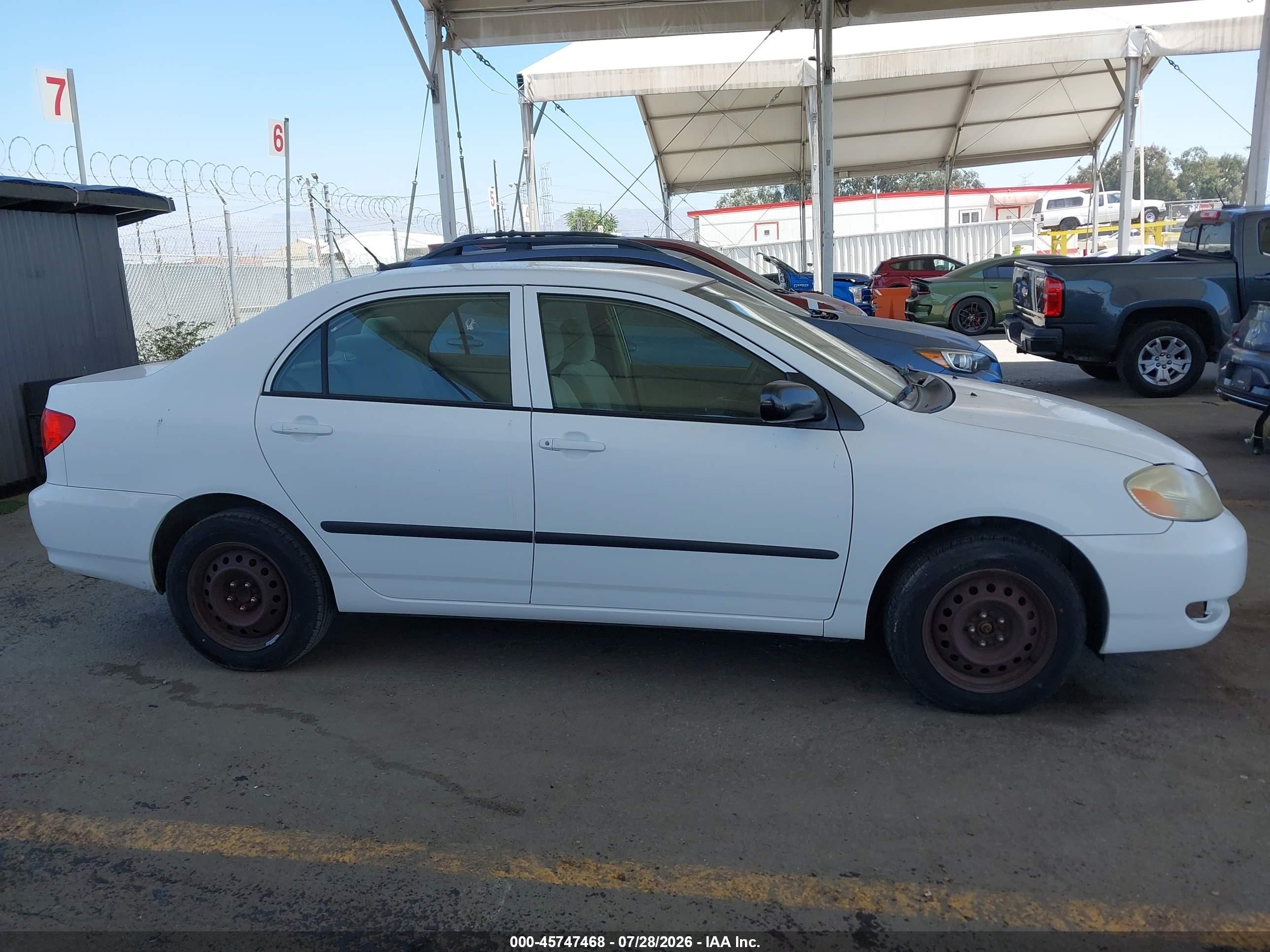 2005 Toyota Corolla Ce Белый vin: JTDBR32E552064782