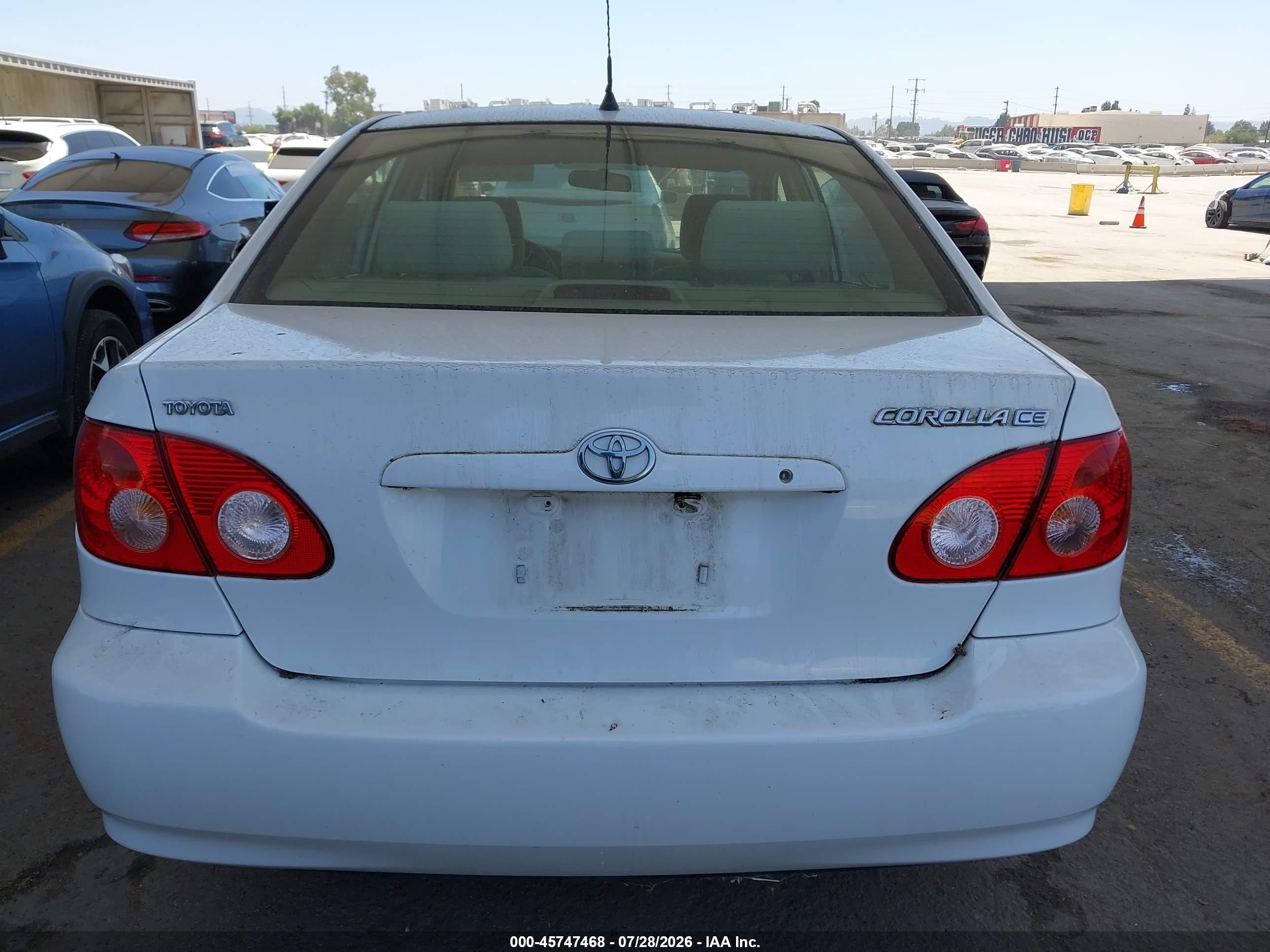 2005 Toyota Corolla Ce Белый vin: JTDBR32E552064782