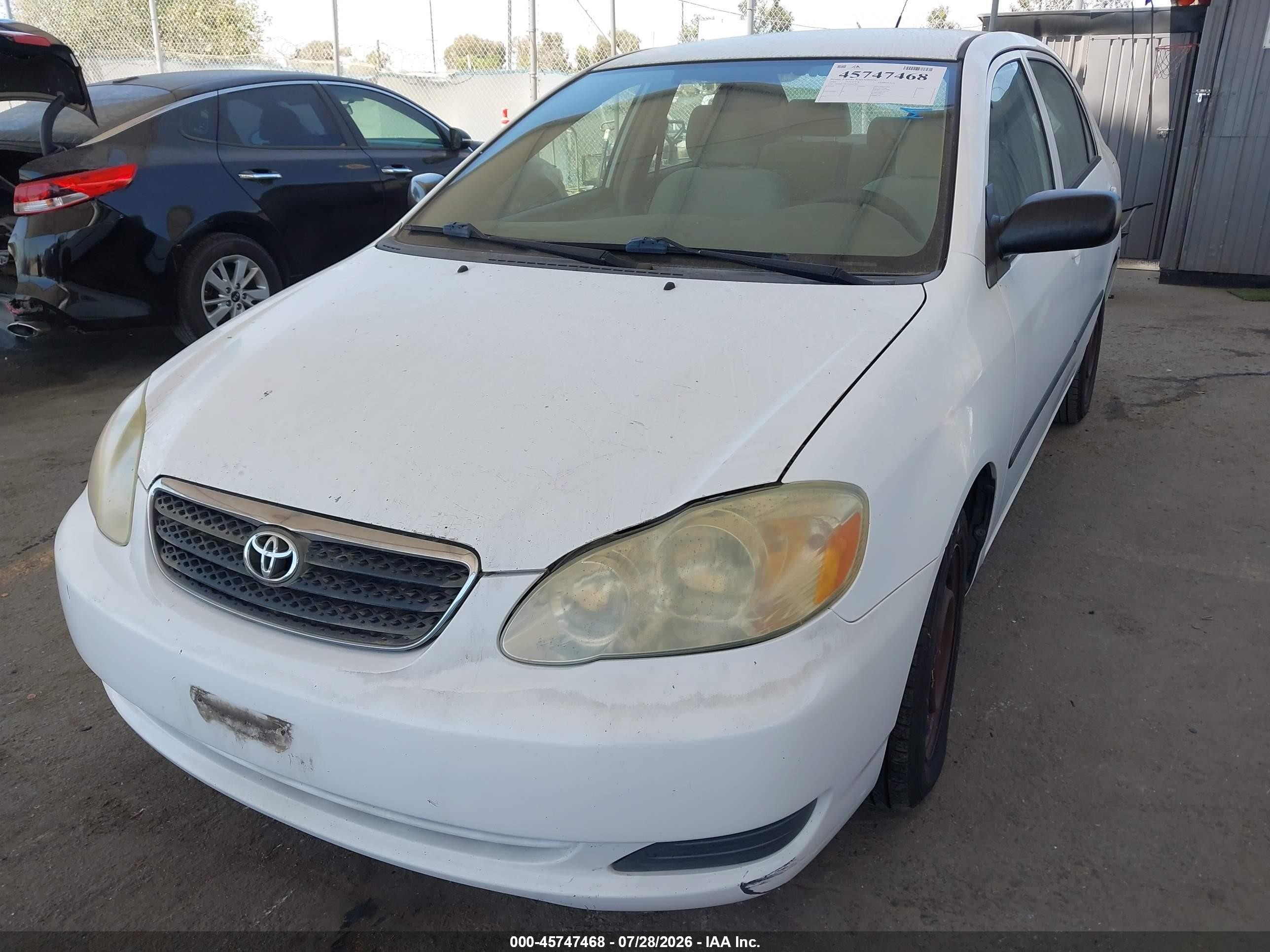 2005 Toyota Corolla Ce Белый vin: JTDBR32E552064782