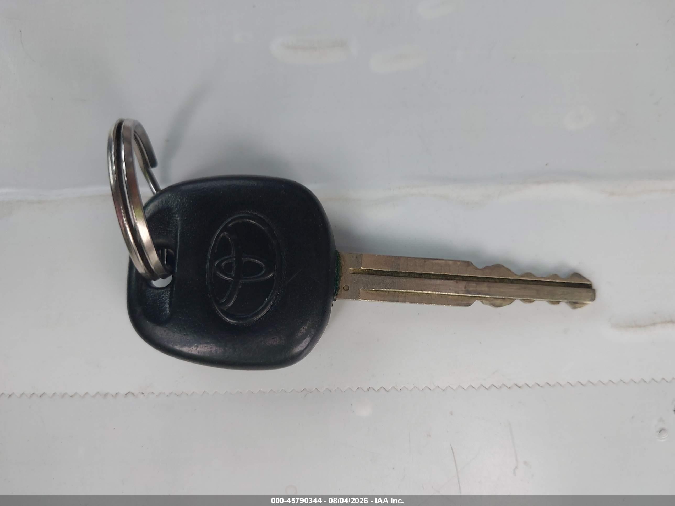 2006 Toyota Corolla Ce White vin: JTDBR32E560074399