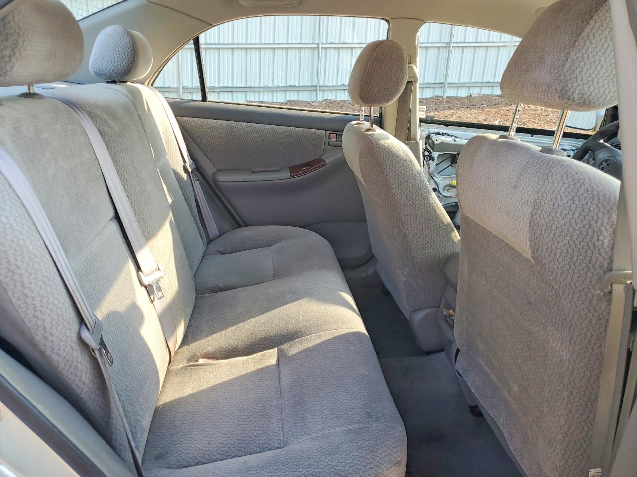 2003 Toyota Corolla Le Silver vin: JTDBR32E630007533